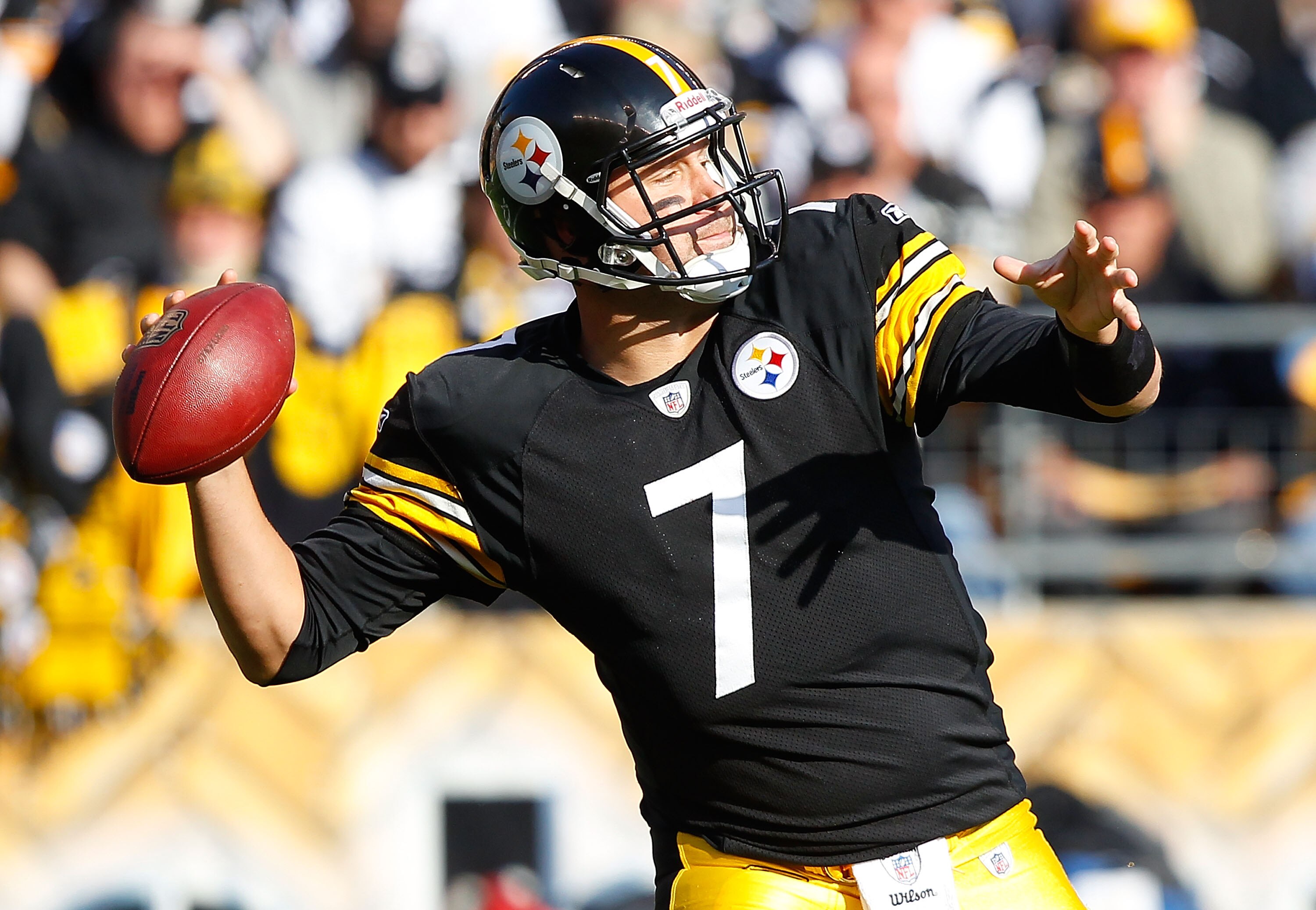 PITTSBURGH - NOVEMBER 21:  Ben Roethlisberger #7 of the Pittsburgh Steelers drops back to pass against the Oakland Raiders during the game on November 21, 2010 at Heinz Field in Pittsburgh, Pennsylvania.  (Photo by Jared Wickerham/Getty Images)