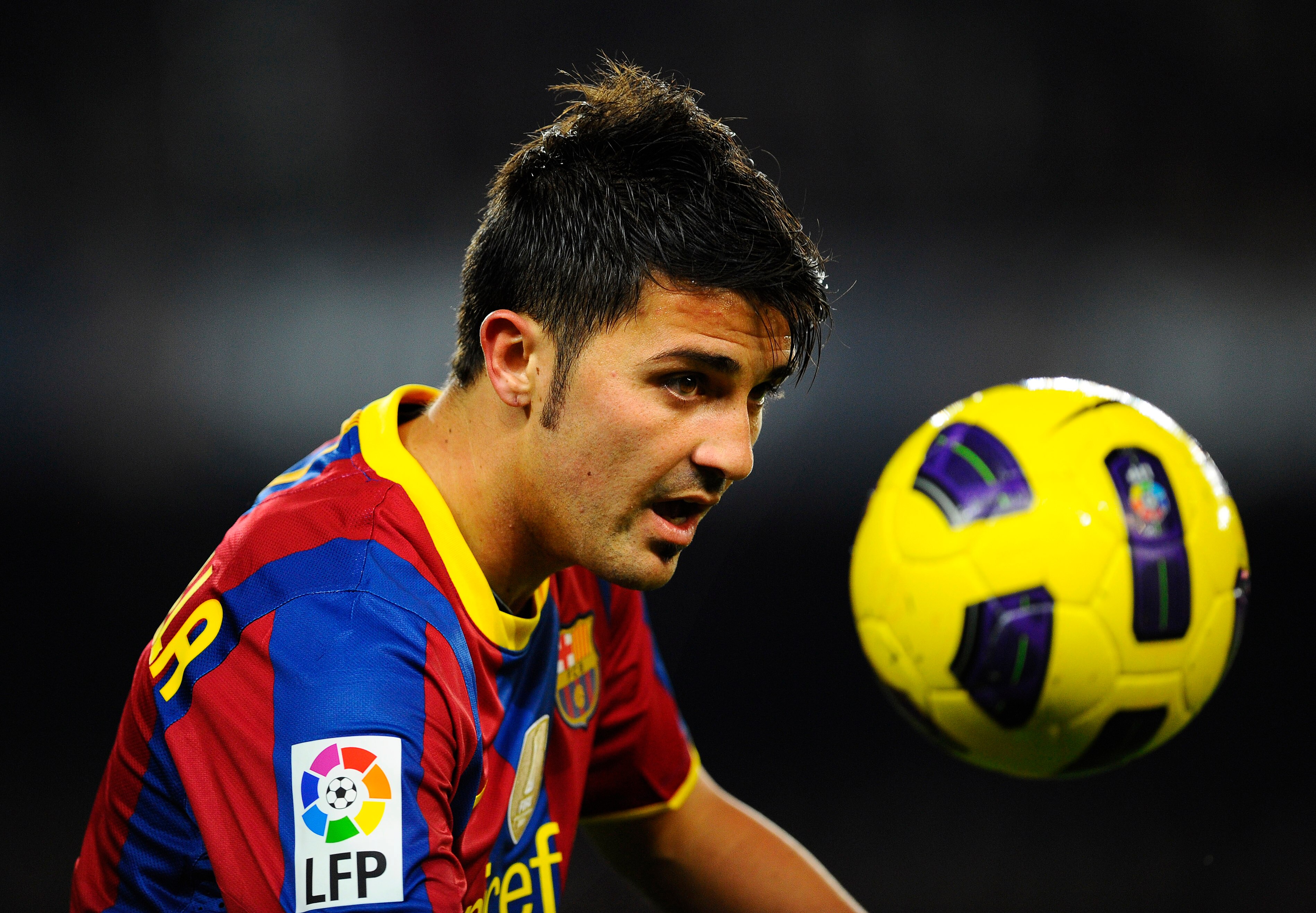 Busquets only fit for bench in El Clasico, image size:3795x2634