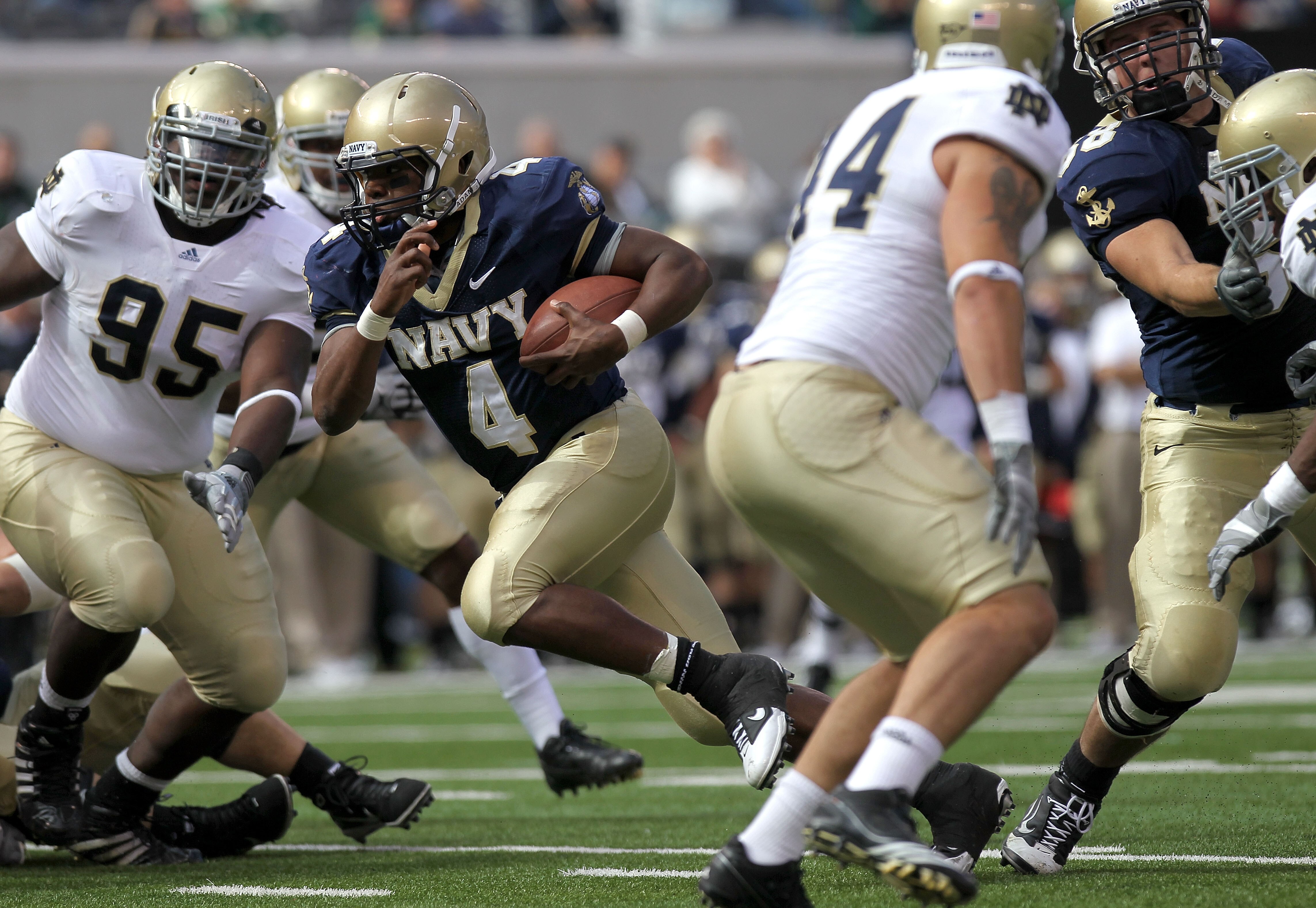 EAST RUTHERFORD, NJ - OCTOBER 23:  Ricky Dobbs #4 of the Navy Midshipmen rushes with the ball against the Notre Dame Fighting Irish at New Meadowlands Stadium on October 23, 2010 in East Rutherford, New Jersey.  (Photo by Nick Laham/Getty Images)