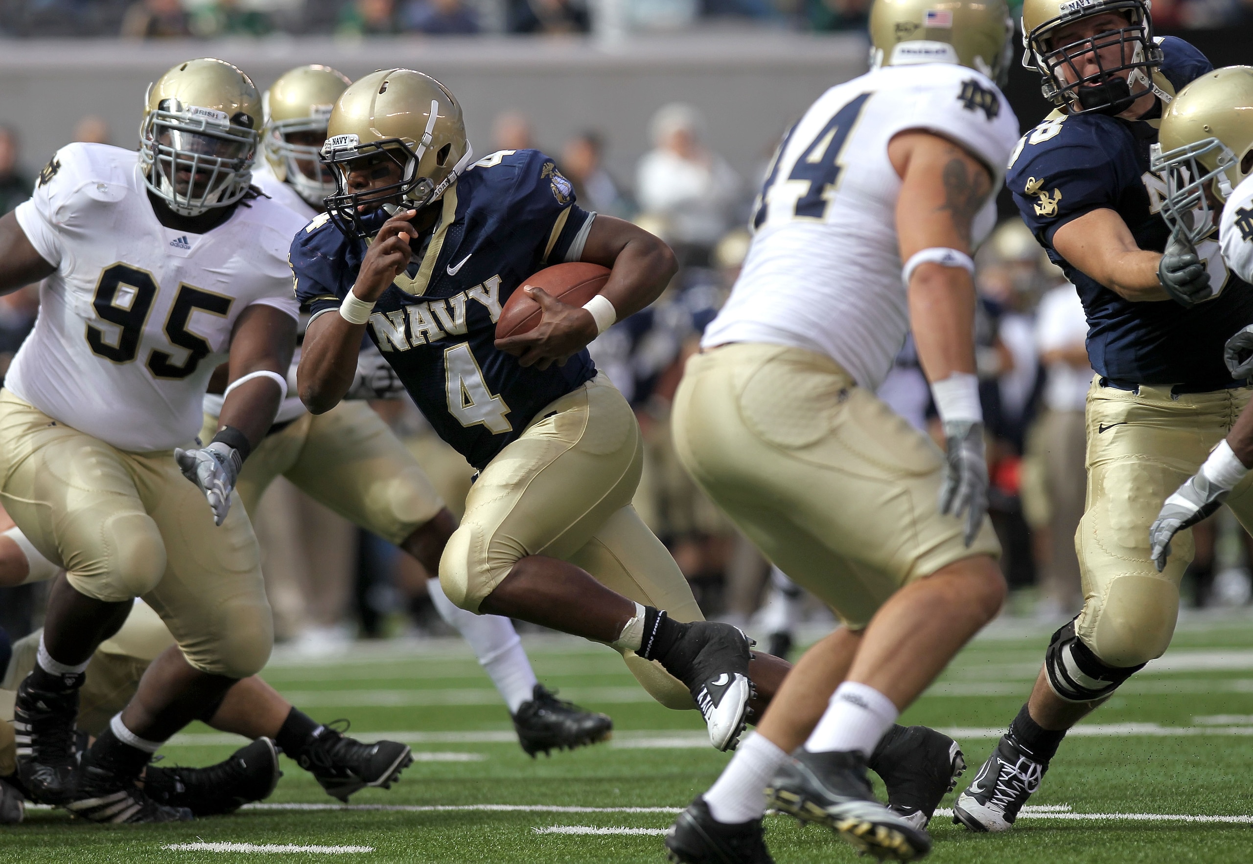 EAST RUTHERFORD, NJ - OCTOBER 23:  Ricky Dobbs #4 of the Navy Midshipmen rushes with the ball against the Notre Dame Fighting Irish at New Meadowlands Stadium on October 23, 2010 in East Rutherford, New Jersey.  (Photo by Nick Laham/Getty Images)