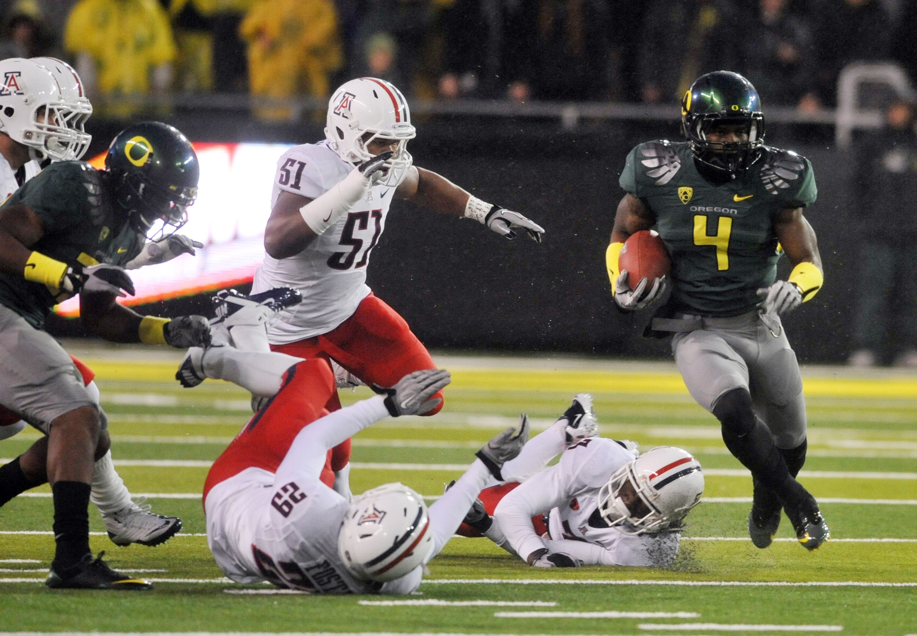 EUGENE, OR - NOVEMBER 26: Wide receiver Josh Huff #4 of the Oregon Ducks breaks into the open in the third quarter of the game against the Arizona Wildcats at Autzen Stadium on November 26, 2010 in Eugene, Oregon. The Ducks won the game 48-29. (Photo by S
