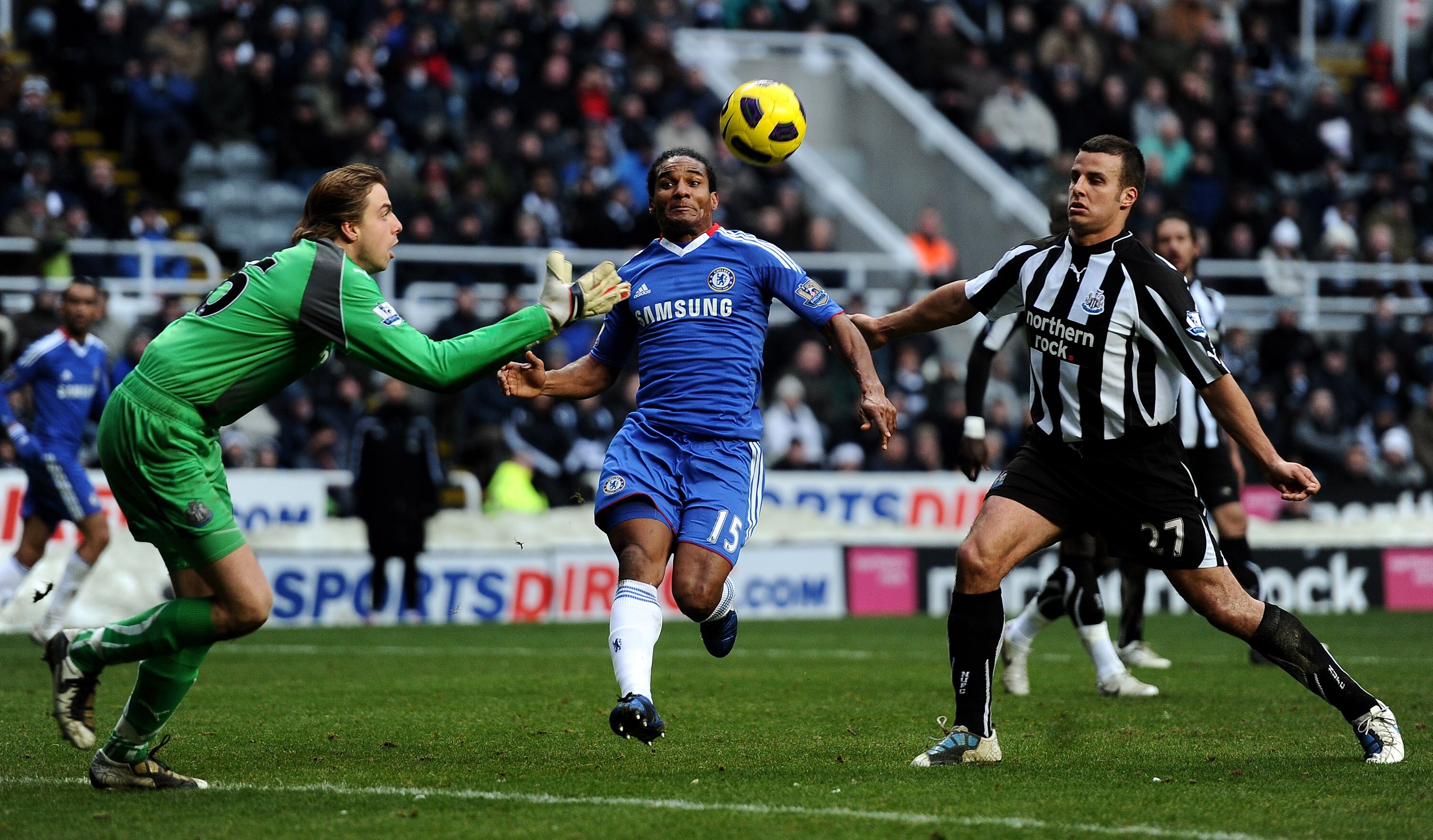 NEWCASTLE, UNITED KINGDOM - NOVEMBER 28:  Florent Malouda of Chelsea puts Tim Krul and Steven Taylor of Newcastle United under pressure during the Barclays Premier League match between Newcastle United and Chelsea at St James' Park on November 28, 2010 in