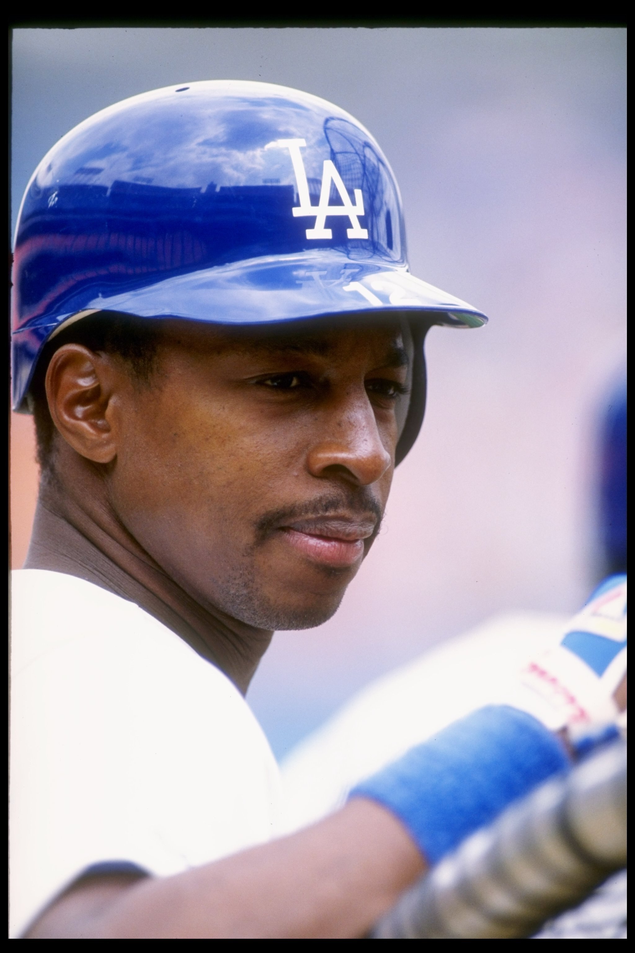 1990:  Second baseman Willie Randolph of the Los Angeles Dodgers looks on during a game at Dodger Stadium in Los Angeles, California. Mandatory Credit: Sean Haffy  /Allsport