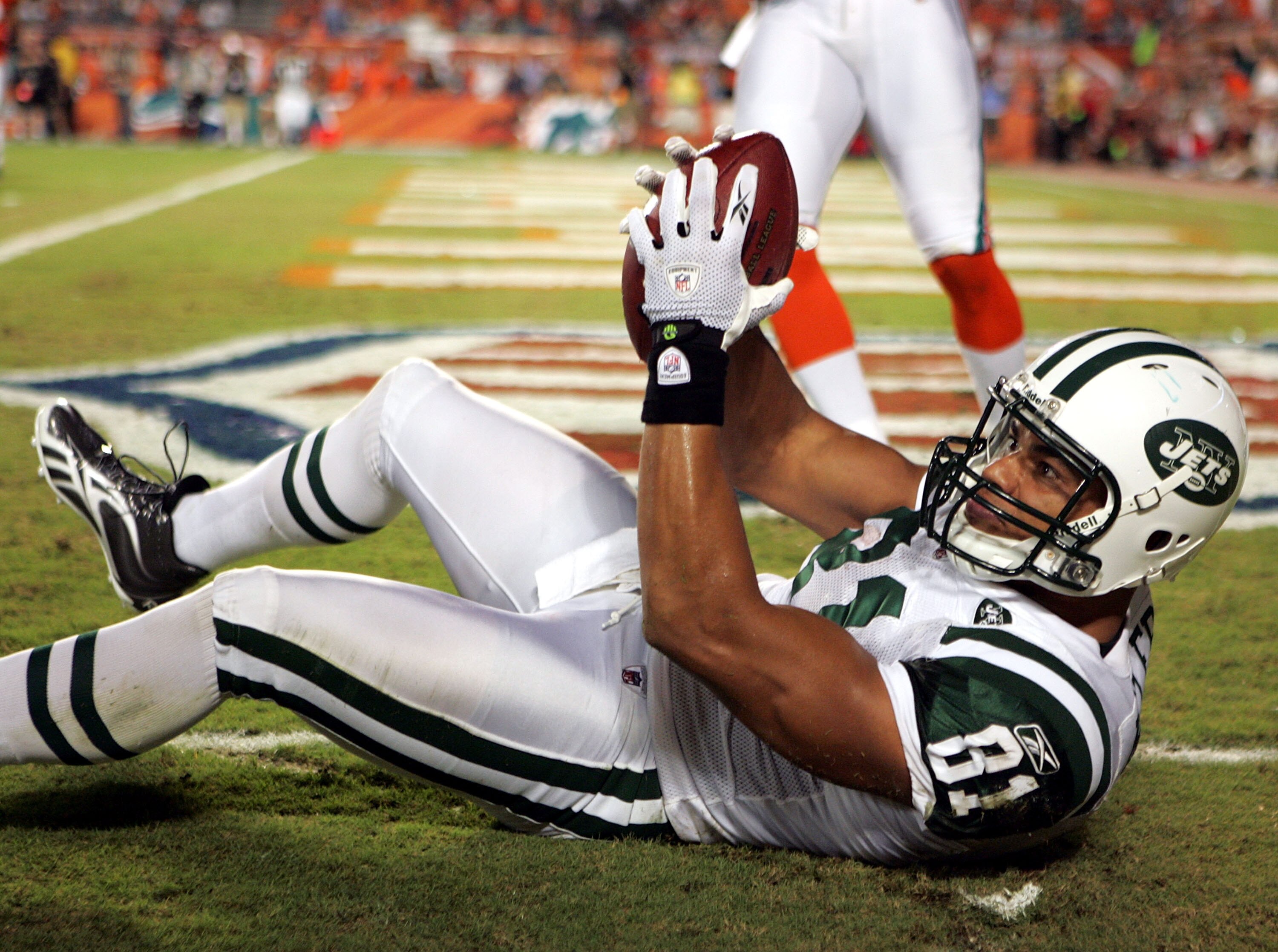 MIAMI - SEPTEMBER 26:  Tight end Dustin Keller #81  of the New York Jets catches a touchdown against  the Miami Dolphins at Sun Life Stadium on September 26, 2010 in Miami, Florida.  (Photo by Marc Serota/Getty Images)