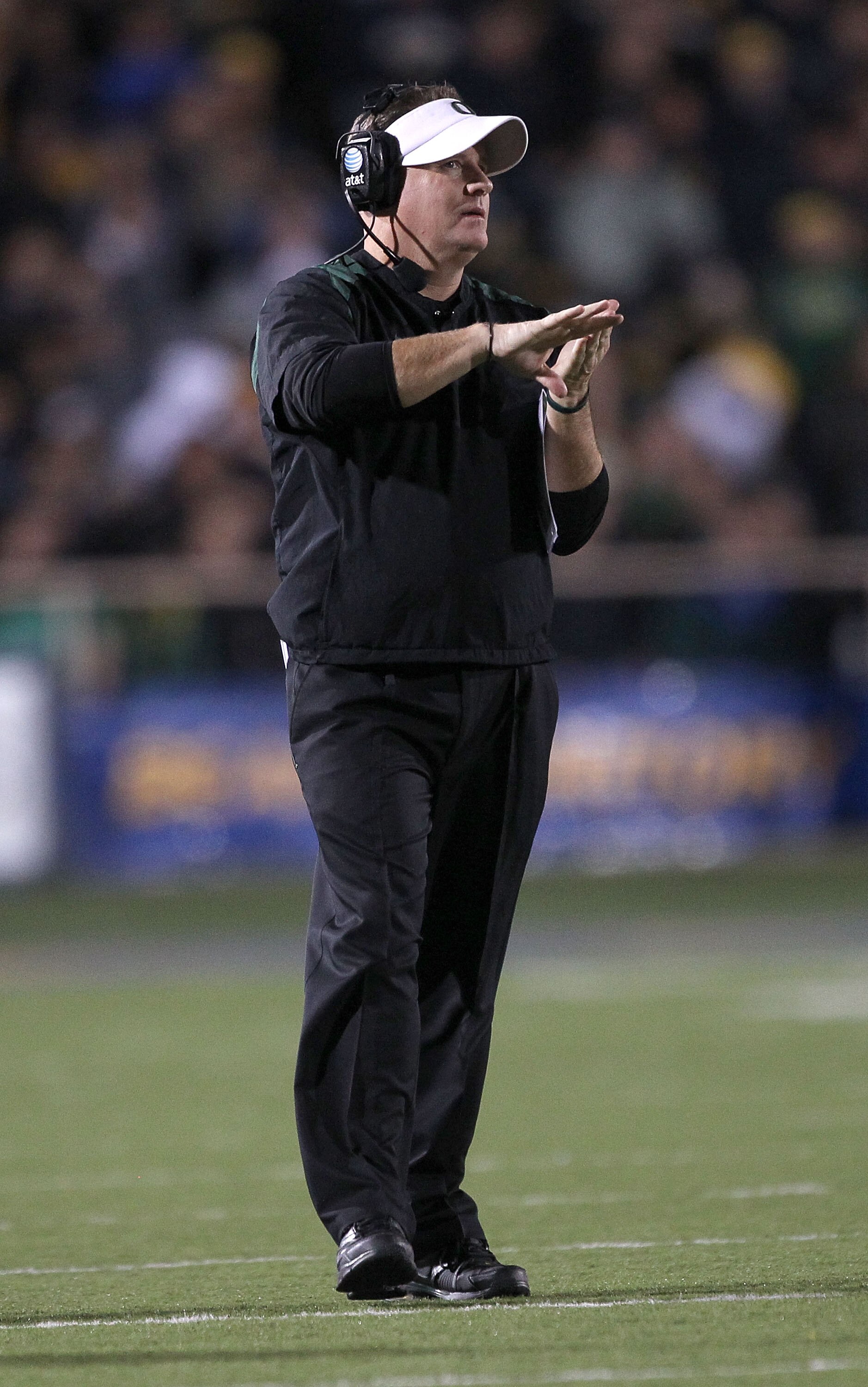 BERKELEY, CA - NOVEMBER 13:  Head coach Chip Kelly of the Oregon Ducks walks the sidelines during their game against the California Golden Bears  at California Memorial Stadium on November 13, 2010 in Berkeley, California.  (Photo by Ezra Shaw/Getty Image