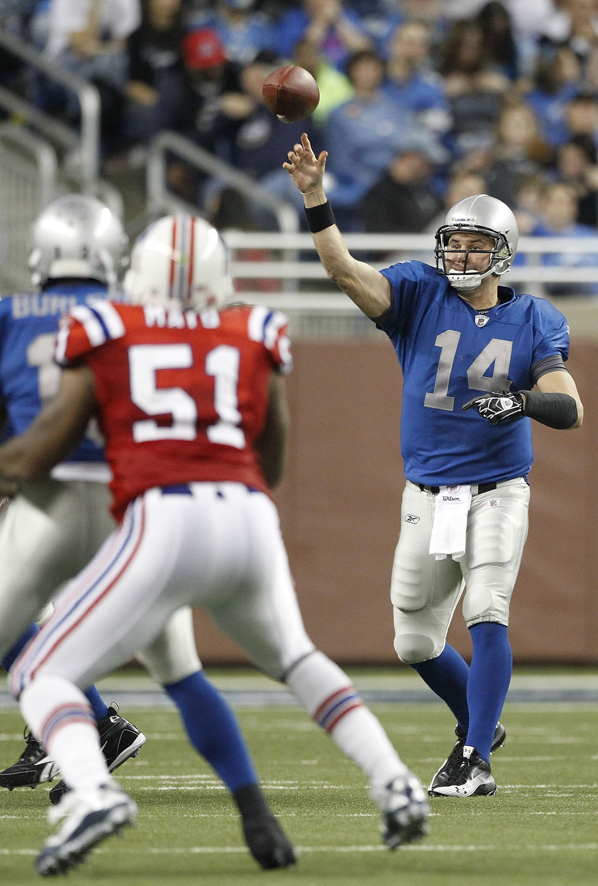 DETROIT - NOVEMBER 25: Shaun Hill #14 of the Detroit Lions drops back to pass during the game against the New England Patriots at Ford Field on November 25, 2010 in Detroit, Michigan. New England defeated Detroit 45-24.  (Photo by Leon Halip/Getty Images)