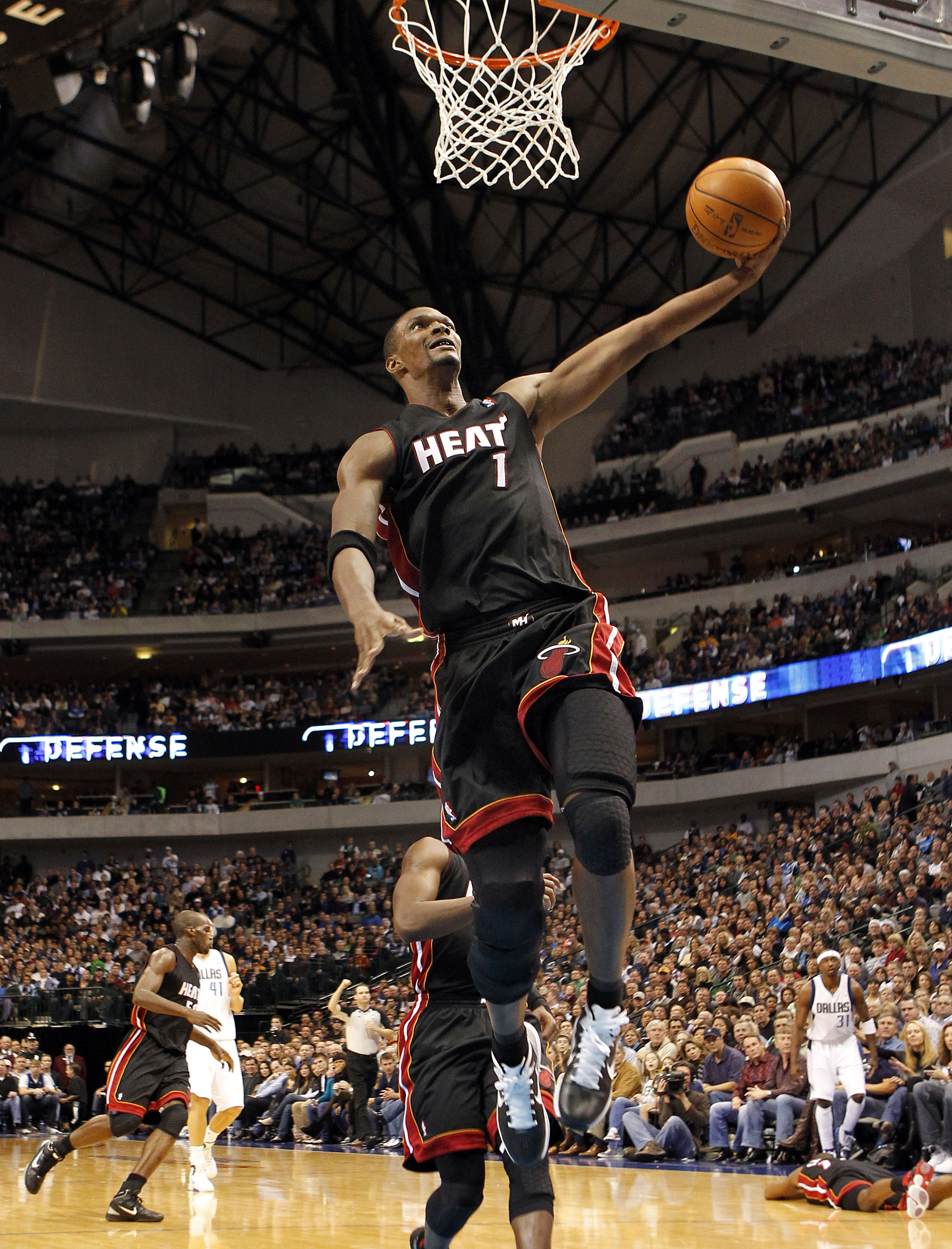 DALLAS - NOVEMBER 27: Chris Bosh #1 of the Miami Heat dunks on the Dallas Mavericks  on November 27, 2010 at the American Airlines Center in Dallas, Texas. NOTE TO USER: User expressly acknowledges and agrees that, by downloading and or using this Photogr