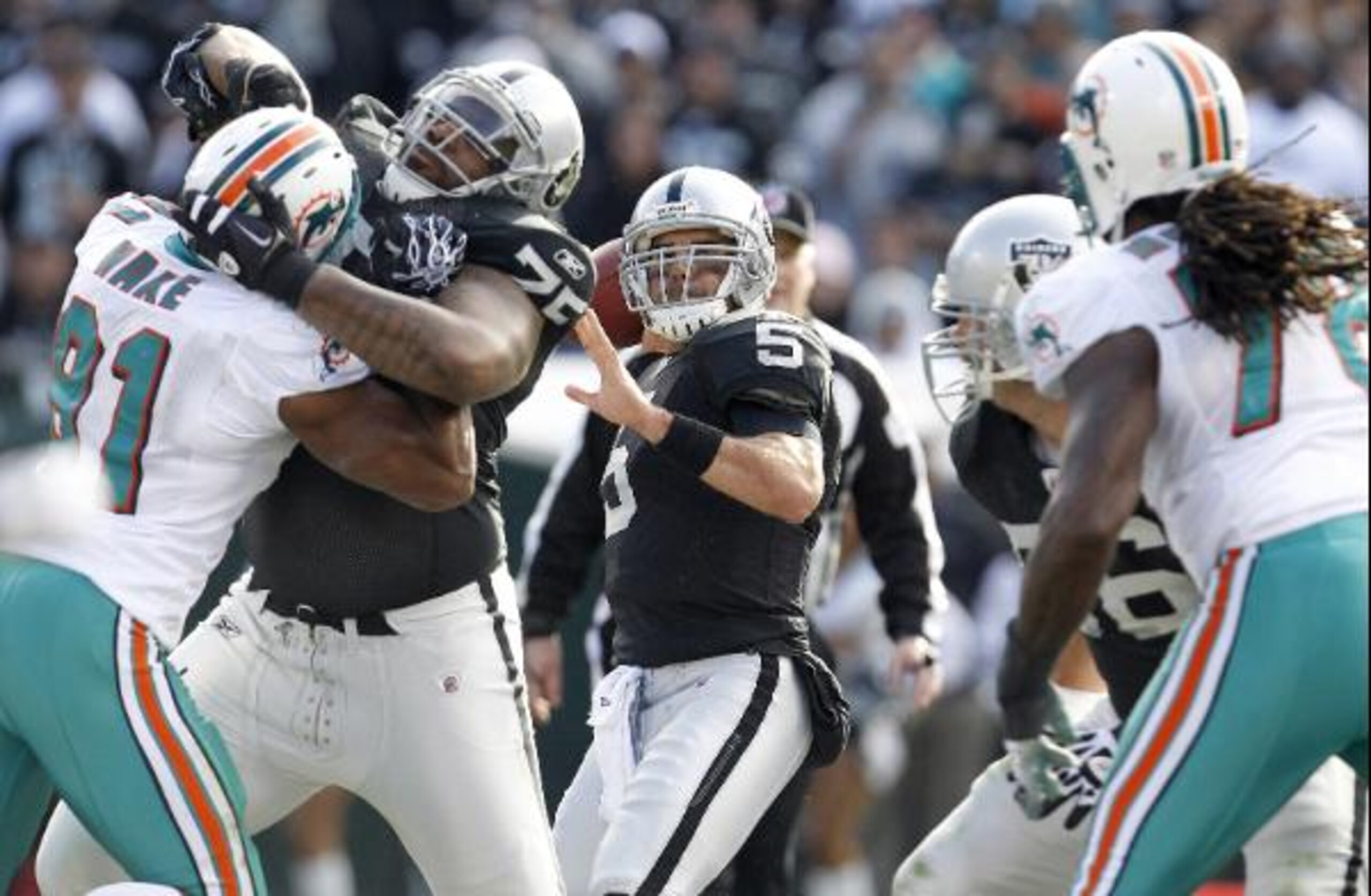 Bruce Gradkowski got no help from the offensive line.