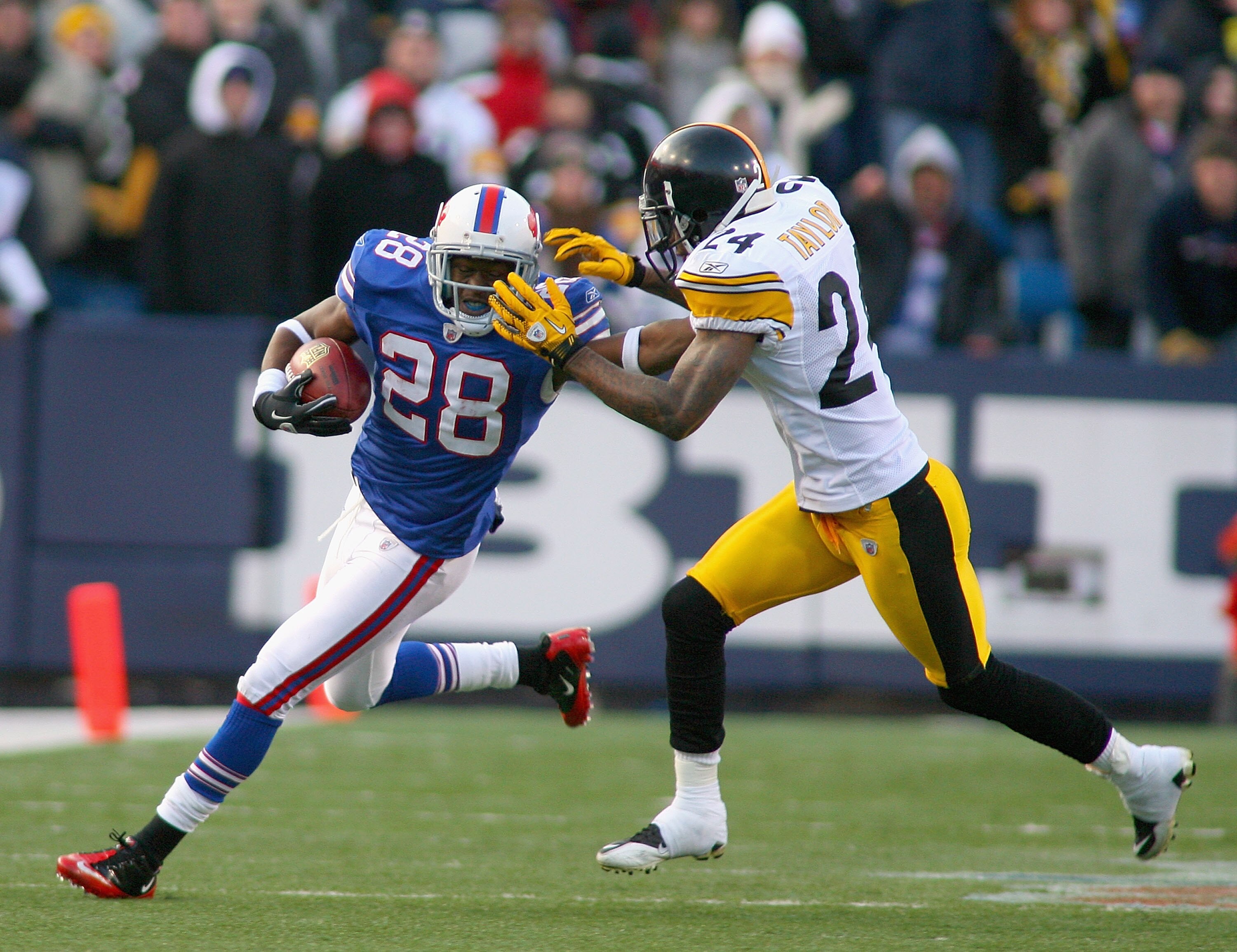 ORCHARD PARK, NY - NOVEMBER 28: Leodis McKelvin #28  of the Buffalo Bills runs against Ike Taylor #24 of the Pittsburgh Steelers at Ralph Wilson Stadium at Ralph Wilson Stadium on November 28, 2010 in Orchard Park, New York. Pittsburgh won 19-16 in overti