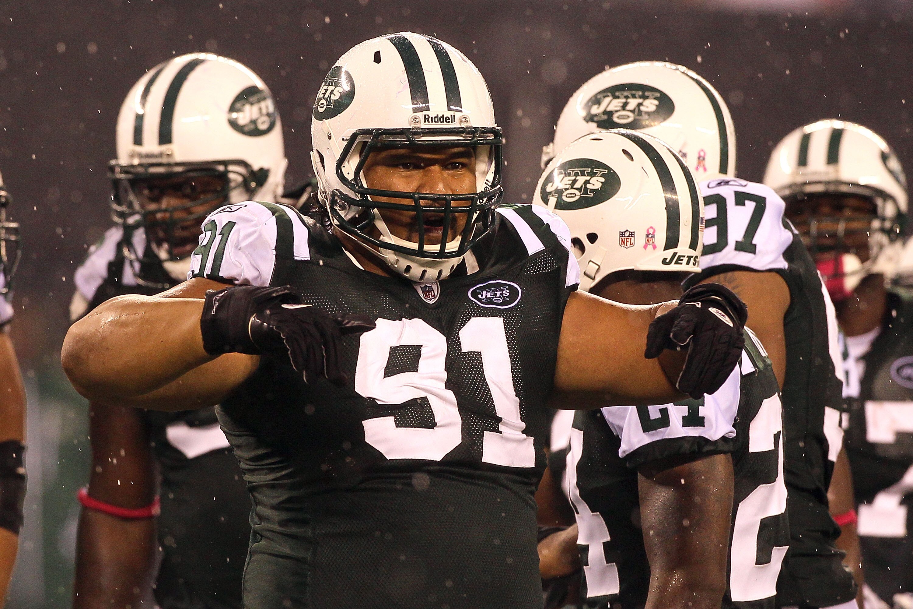 EAST RUTHERFORD, NJ - OCTOBER 11:  Sione Pouha #91 of the New York Jets reacts against the Minnesota Vikings at New Meadowlands Stadium on October 11, 2010 in East Rutherford, New Jersey.  (Photo by Jim McIsaac/Getty Images)
