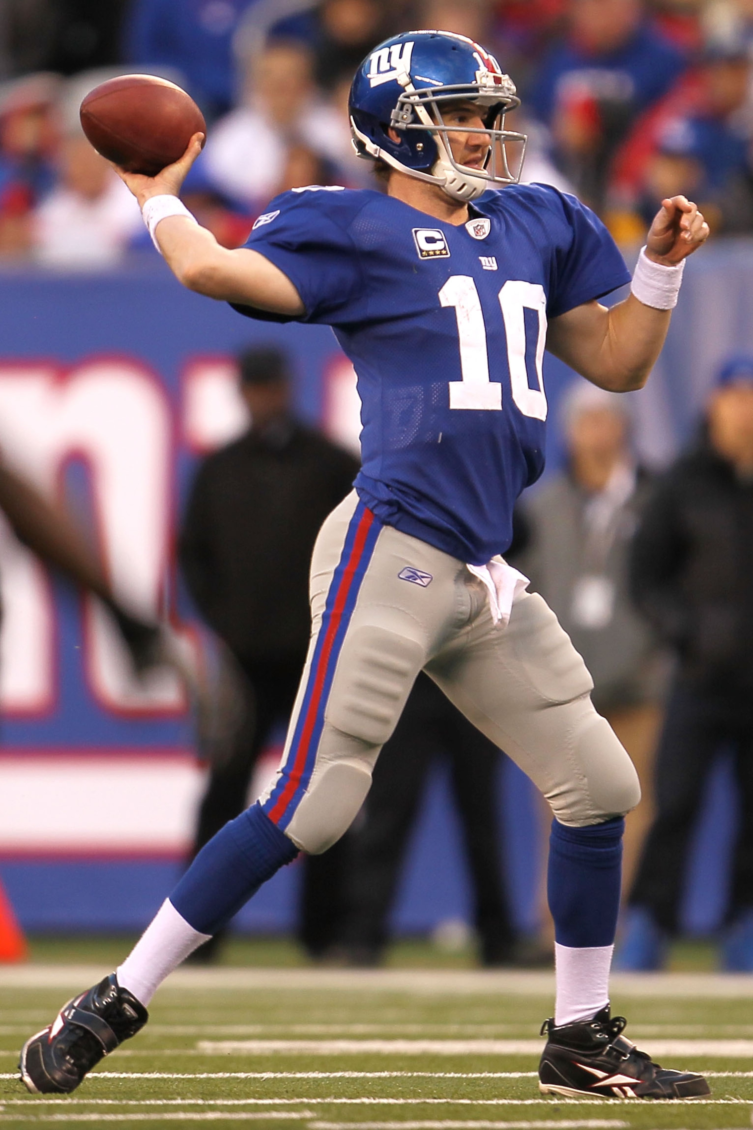EAST RUTHERFORD, NJ - NOVEMBER 28:  Eli Manning #10 of the New York Giants looks to pass against the Jacksonville Jaguars at New Meadowlands Stadium on November 28, 2010 in East Rutherford, New Jersey.  (Photo by Chris McGrath/Getty Images)