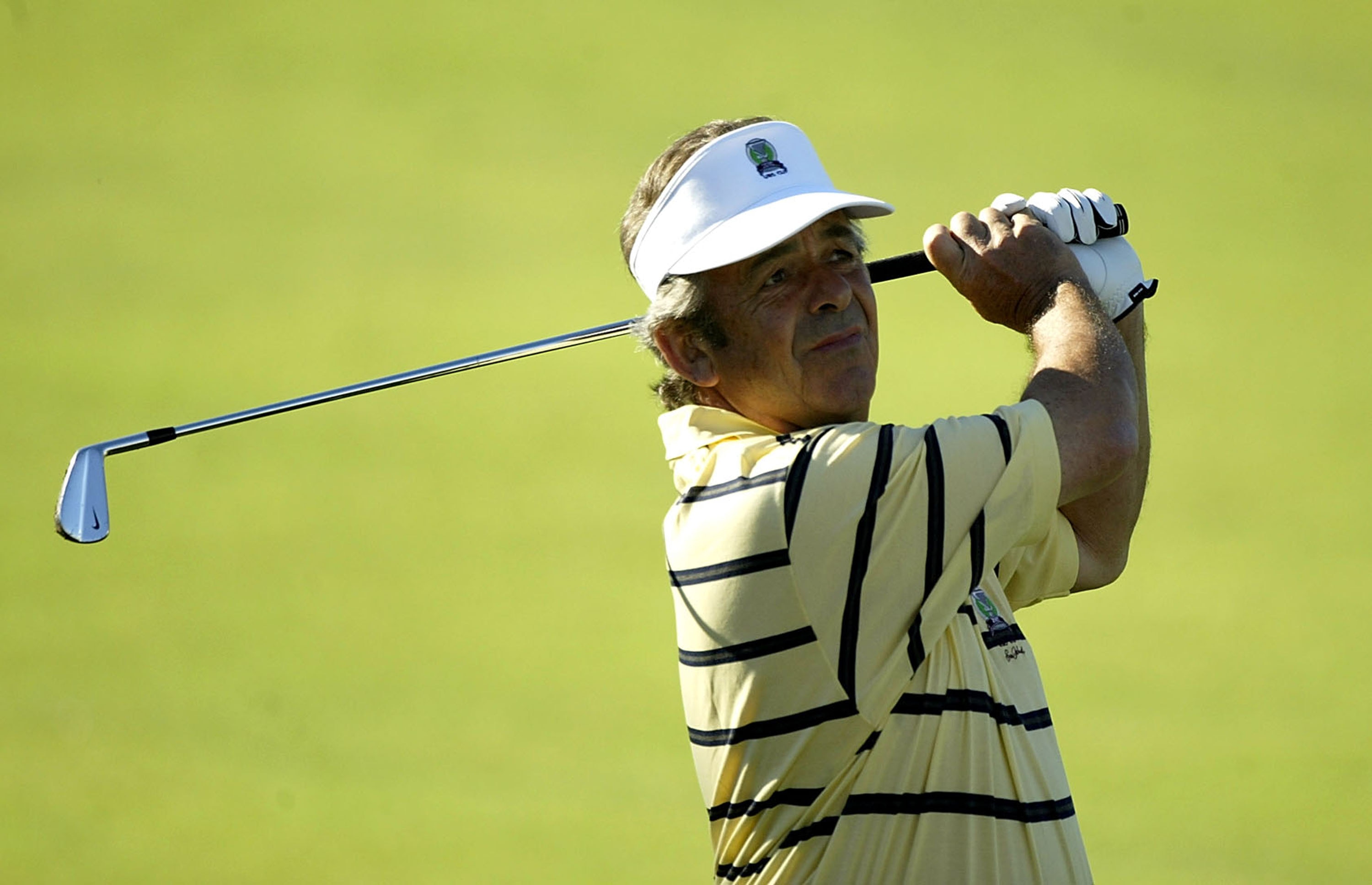 ST.SIMONS ISLAND, GA - NOVEMBER 22:  Tony Jacklin, captain of the Rest of the World team on the first hole during the saturday Fourball matches for UBS Cup on the Seaside course at Sea Island Golf Club November 22, 2003 on St. Simons Island, Georgia.  (Ph