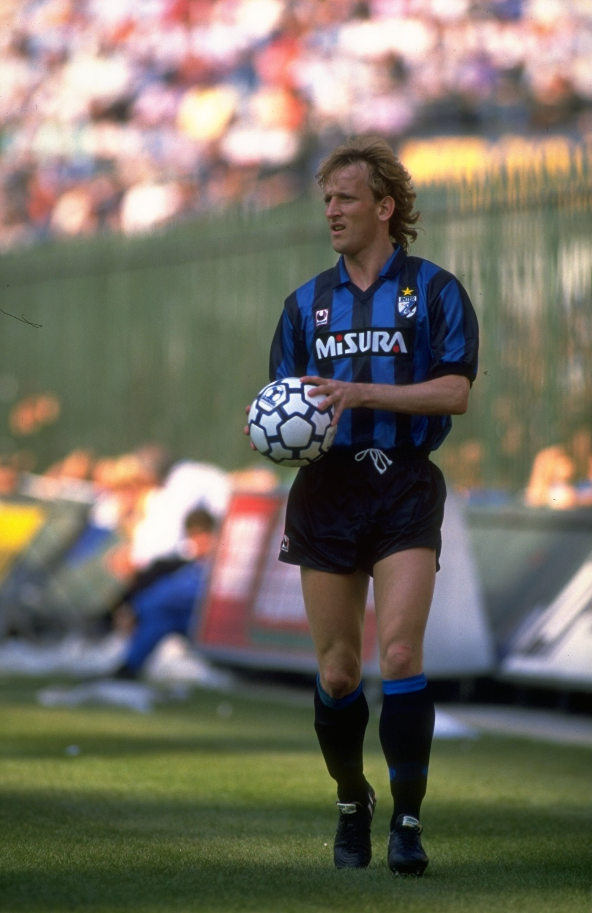 1989:  Andreas Brehme of Inter Milan prepares for a throw in during a Serie A match against AC Milan at the San Siro Stadium in Milan, Italy. The match ended in a 0-0 draw. \ Mandatory Credit: Allsport UK /Allsport