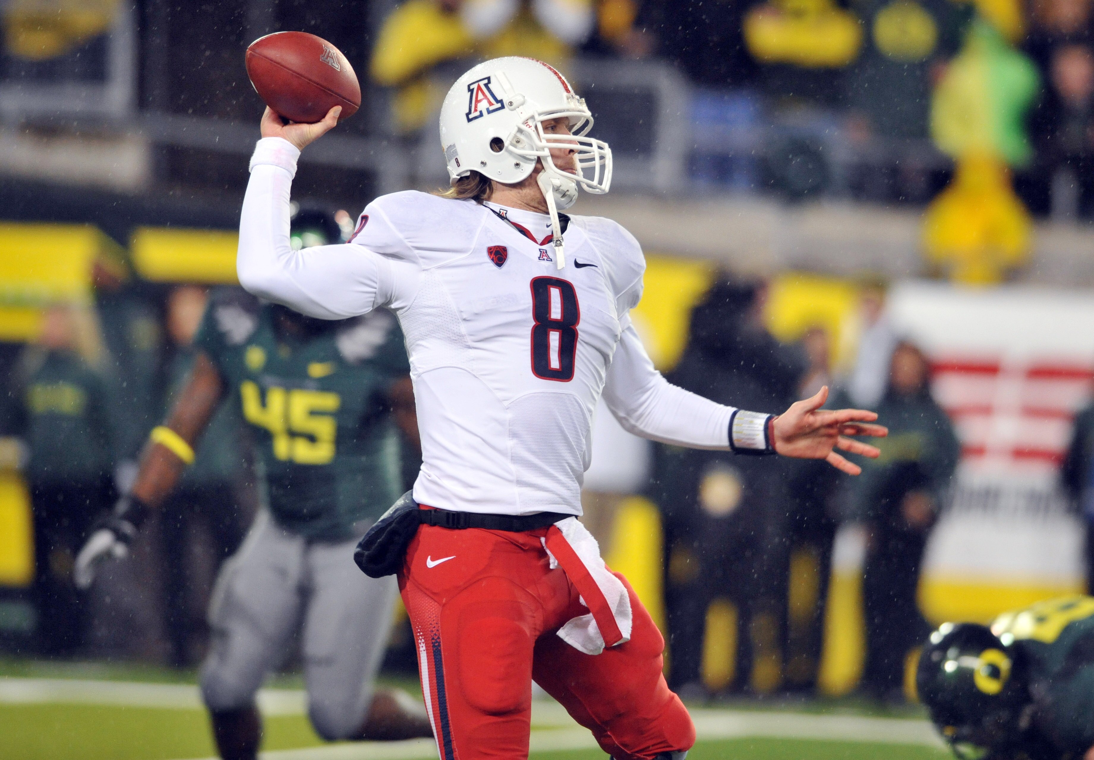 EUGENE, OR - NOVEMBER 26: Quarterback Nick Foles #8 of the Arizona Wildcats passes the ball in the second quarter of the game against the Arizona Wildcats at Autzen Stadium on November 26, 2010 in Eugene, Oregon. (Photo by Steve Dykes/Getty Images)