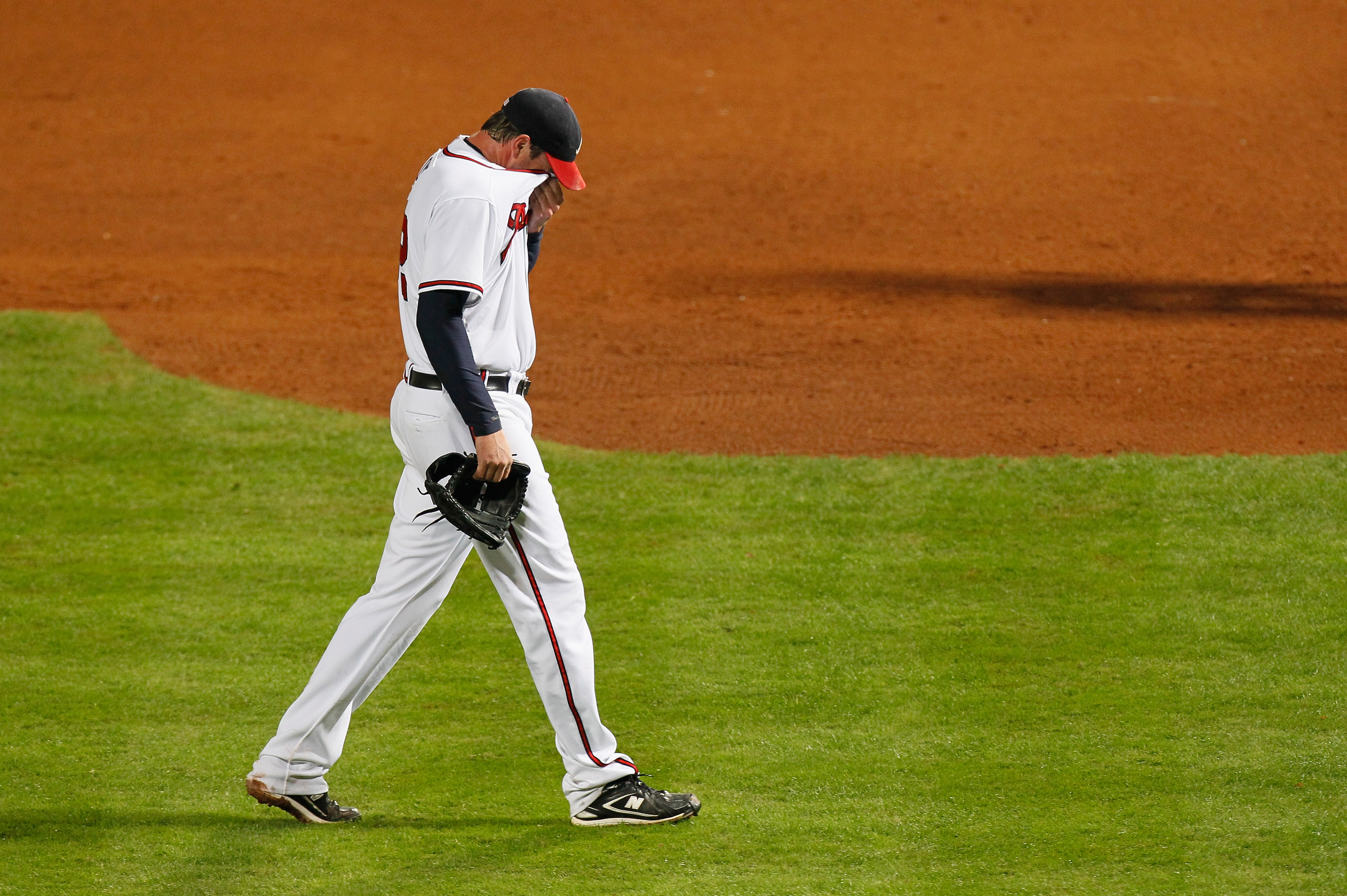 ATLANTA - OCTOBER 11:  Starting pitcher Derek Lowe #32 of the Atlanta Braves walks off the mound after being relieved in the seventh inning against the San Francisco Giants during Game Four of the NLDS of the 2010 MLB Playoffs at Turner Field on October 1