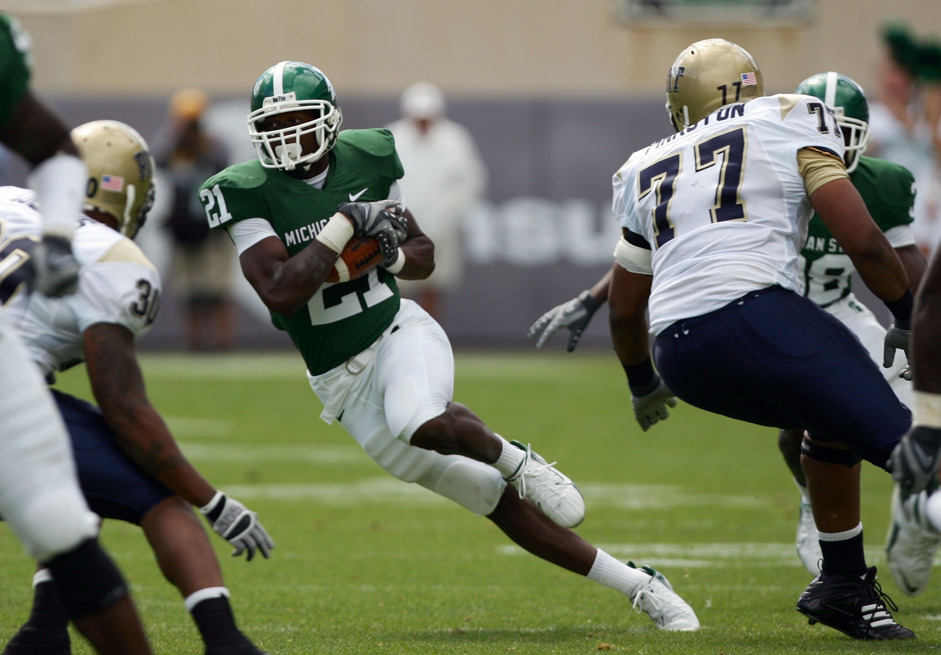 EAST LANSING, MI - SEPTEMBER 15:  Otis Wiley #21 of the Michigan State Spartans runs back his interception past Jason Pinkston #77 of the Pittsburgh Panthers during the first quarter at Spartan Stadium on September 15, 2007 in East Lansing, Michigan. The