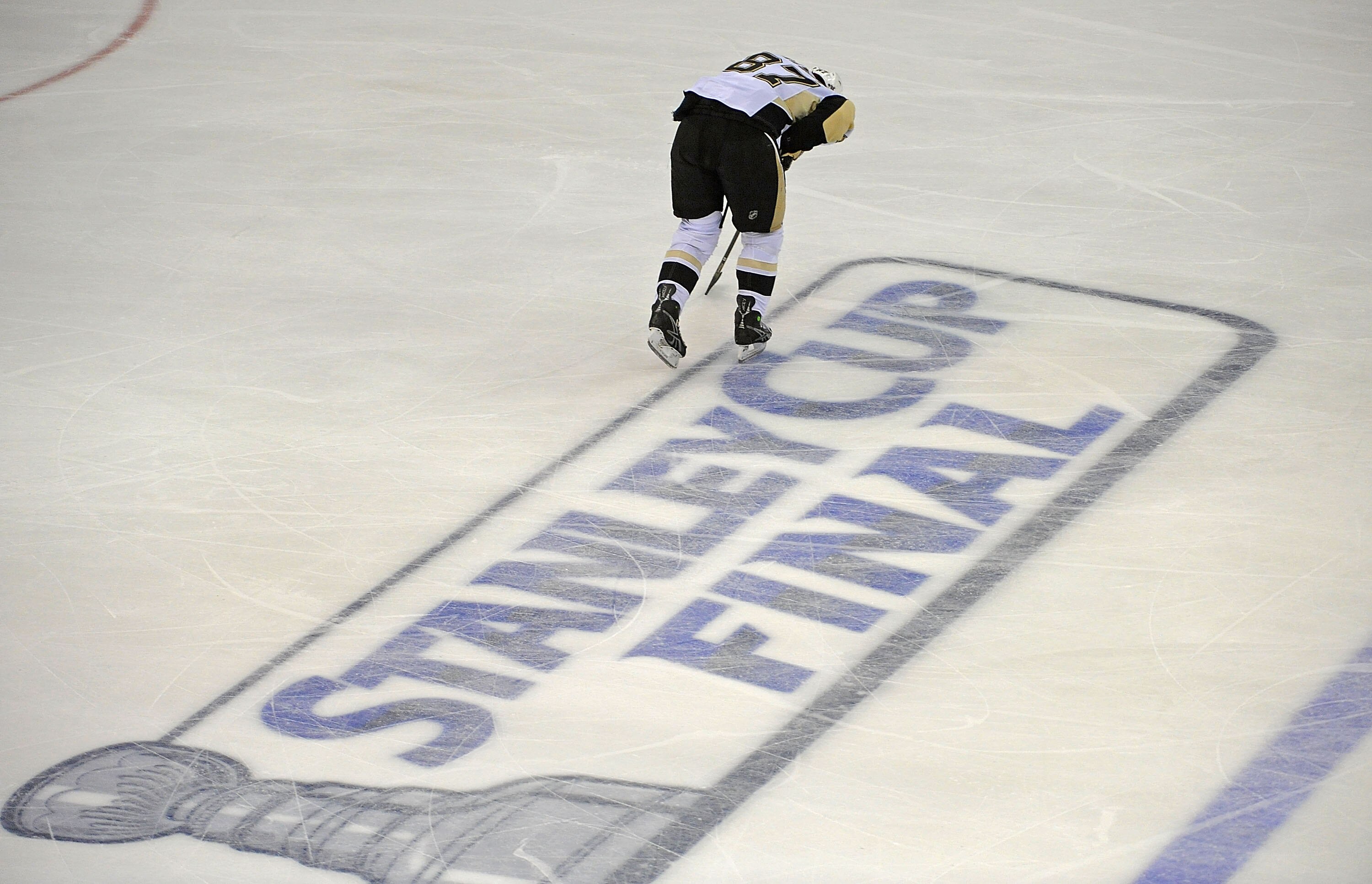 DETROIT - JUNE 12:  Sidney Crosby #87 of the Pittsburgh Penguins skates off the ice after getting injured against the Detroit Red Wings during Game Seven of the 2009 NHL Stanley Cup Finals at Joe Louis Arena on June 12, 2009 in Detroit, Michigan.  (Photo
