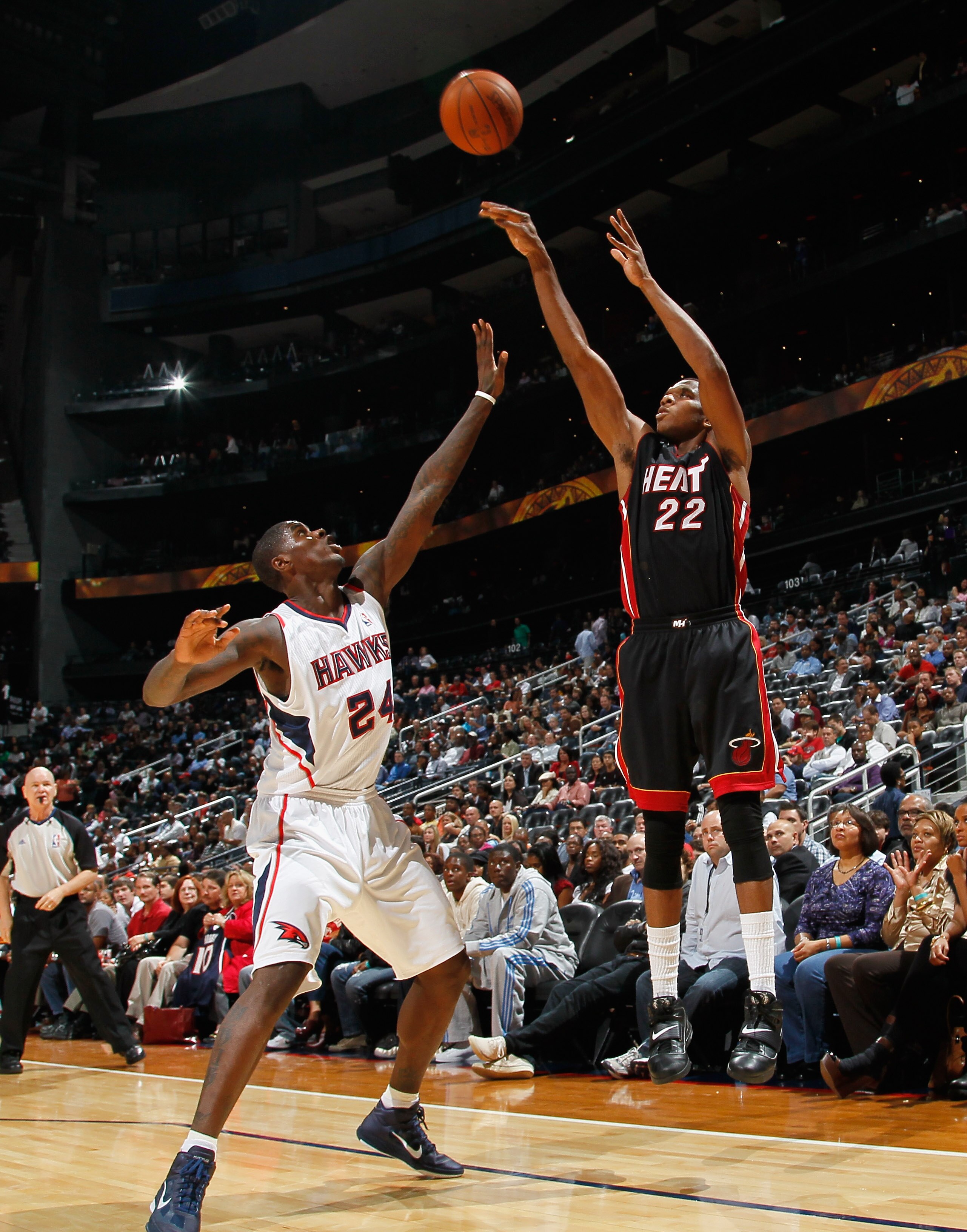ATLANTA - OCTOBER 21:  Marvin Williams #24 of the Atlanta Hawks against James Jones #22 of the Miami Heat at Philips Arena on October 21, 2010 in Atlanta, Georgia.  (Photo by Kevin C. Cox/Getty Images)