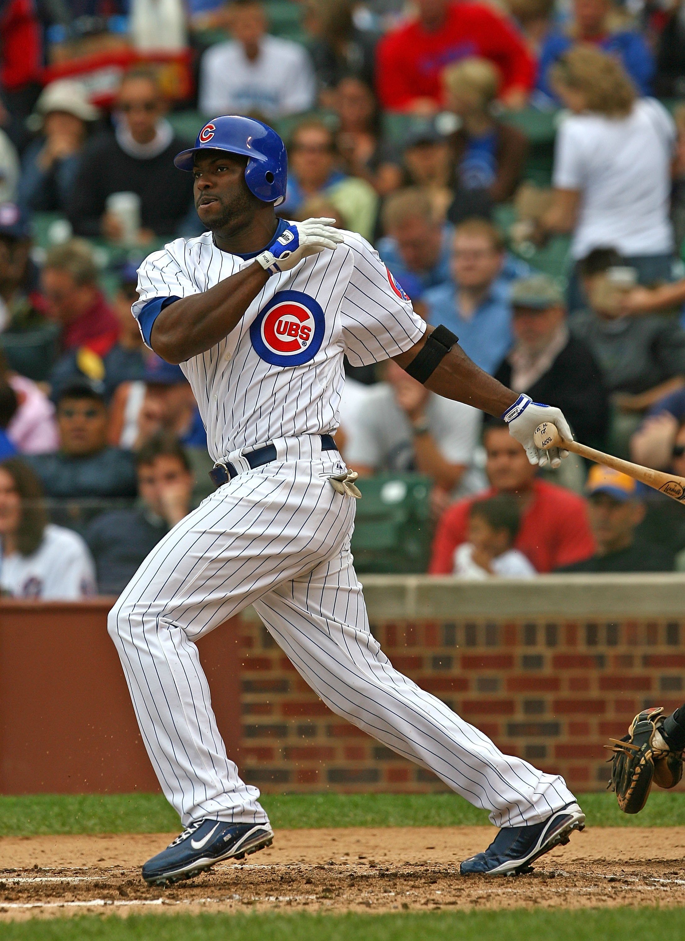 CHICAGO - AUGUST 28: Milton Bradley #21 of the Chicago Cubs hits the ball against the New York Mets on August 28, 2009 at Wrigley Field in Chicago, Illinois. The Cubs defeated the Mets 5-2. (Photo by Jonathan Daniel/Getty Images)