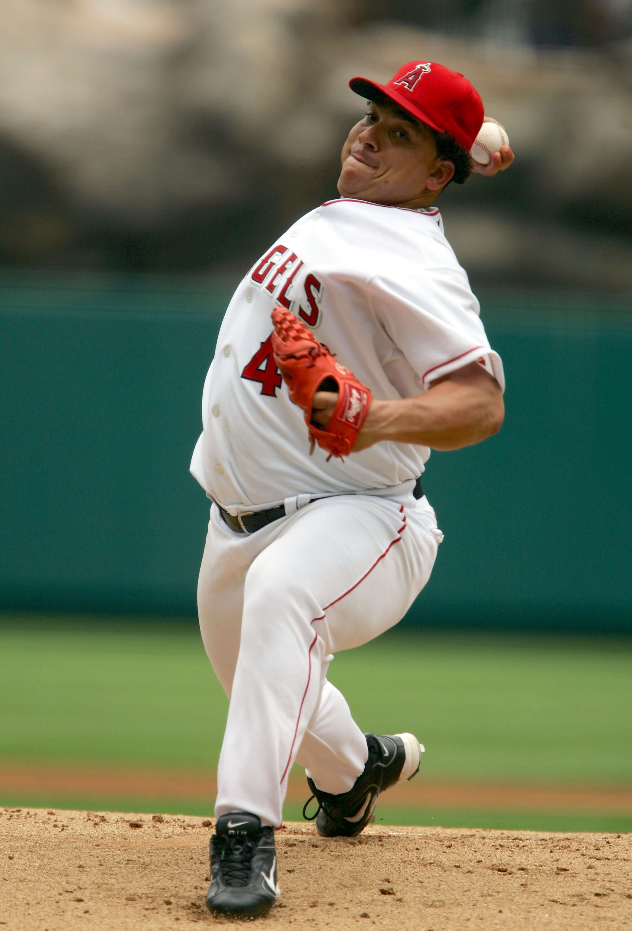 ANAHEIM, CA - MAY 29:  Bartolo Colon #40 of the Los Angeles Angels of Anaheim pitches against the Kansas City Royals on May 29, 2005 at Angel Stadium in Anaheim, California.  (Photo by Lisa Blumenfeld/Getty Images)