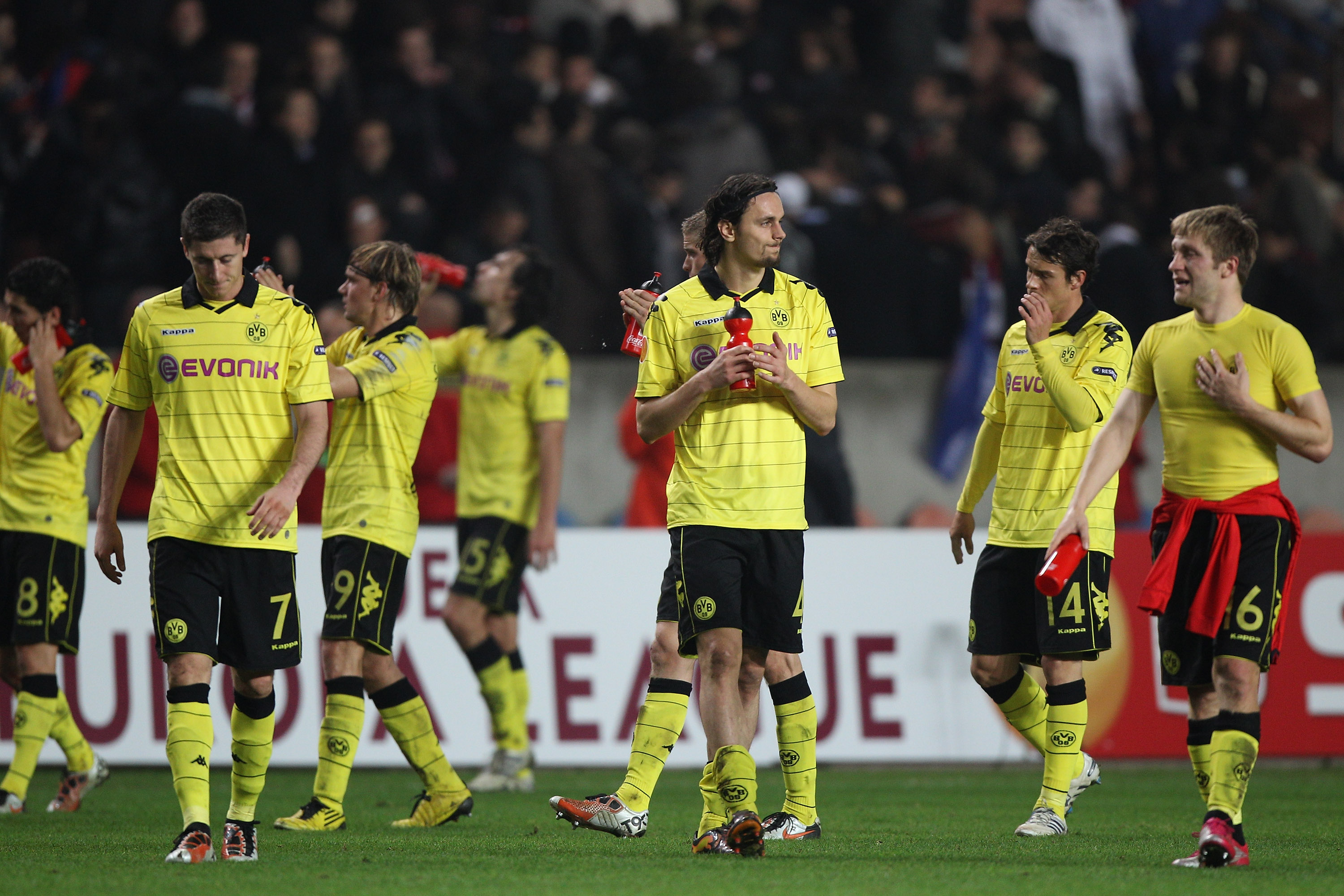 PARIS - NOVEMBER 04: The Borussia players look degected after their 0-0 draw during the UEFA Europa League Group J match between Paris Saint Germain and Borussia Dortmund at the Parc des Princes on November 4, 2010 in Paris, France. (Photo by Michael St PARIS - NOVEMBER 04: The Borussia players look degected after their 0-0 draw during the UEFA Europa League Group J match between Paris Saint Germain and Borussia Dortmund at the Parc des Princes on November 4, 2010 in Paris, France. (Photo by Michael St