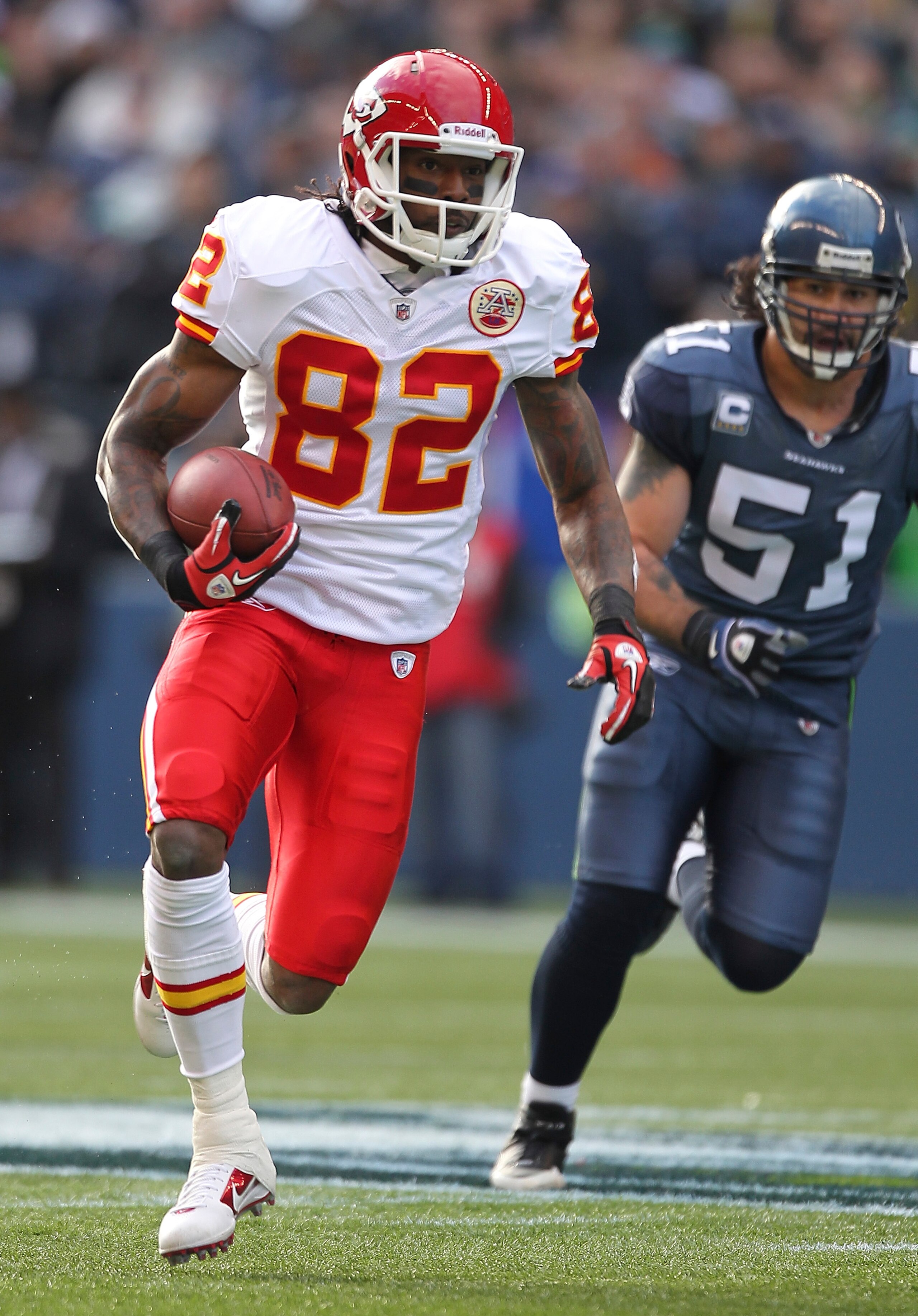 SEATTLE - NOVEMBER 28:  Wide receiver Dwayne Bowe #82 of the Kansas City Chiefs rushes against Lofa Tatupu #51 of the Seattle Seahawks at Qwest Field on November 28, 2010 in Seattle, Washington. The Chiefs defeated the Seahawks 42-24. (Photo by Otto Greul