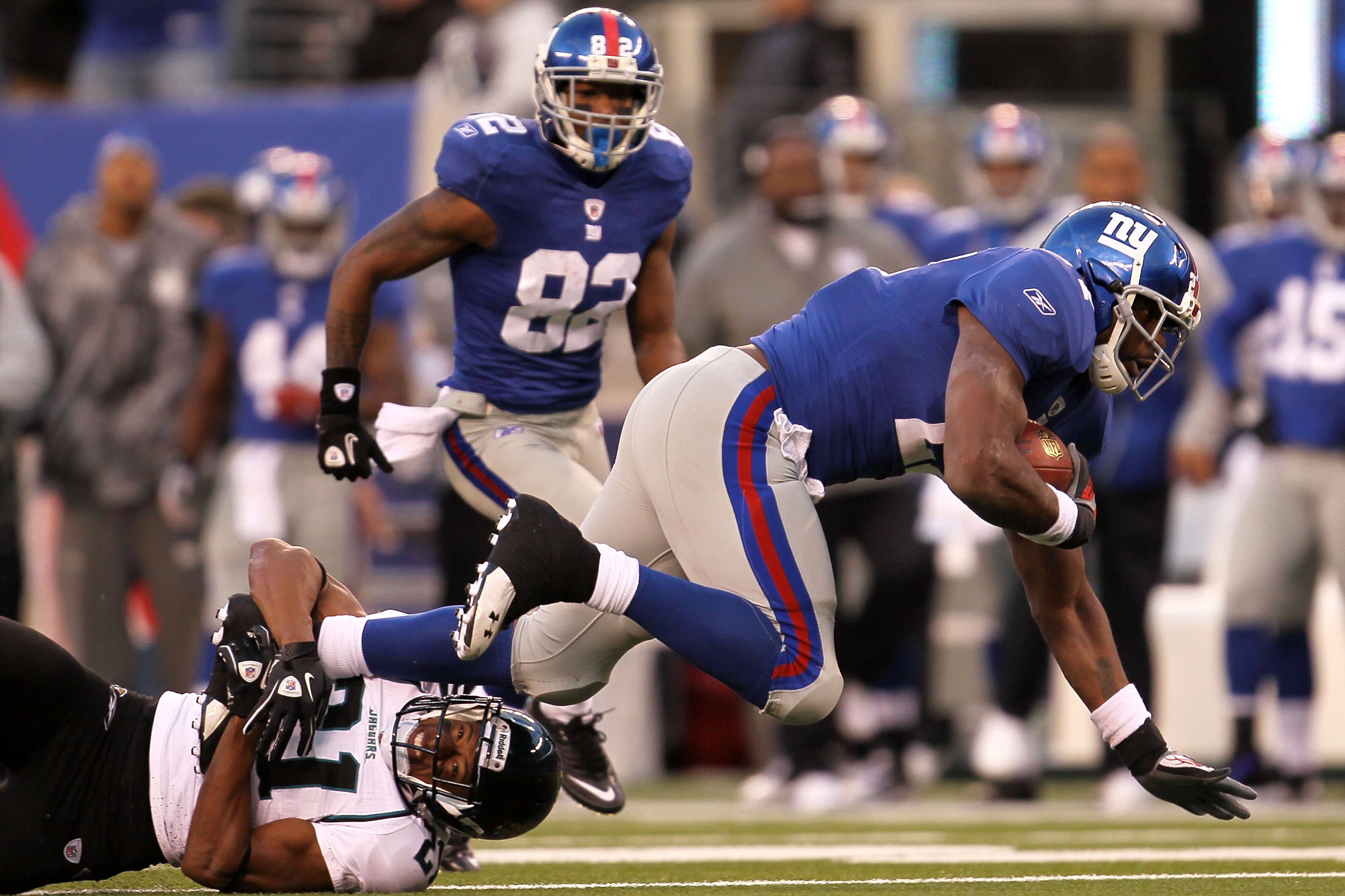 EAST RUTHERFORD, NJ - NOVEMBER 28: Brandon Jacobs #27 of the New York Giants is tackled by Derek Cox #21 of the Jacksonville Jaguars at New Meadowlands Stadium on November 28, 2010 in East Rutherford, New Jersey.  (Photo by Chris McGrath/Getty Images)