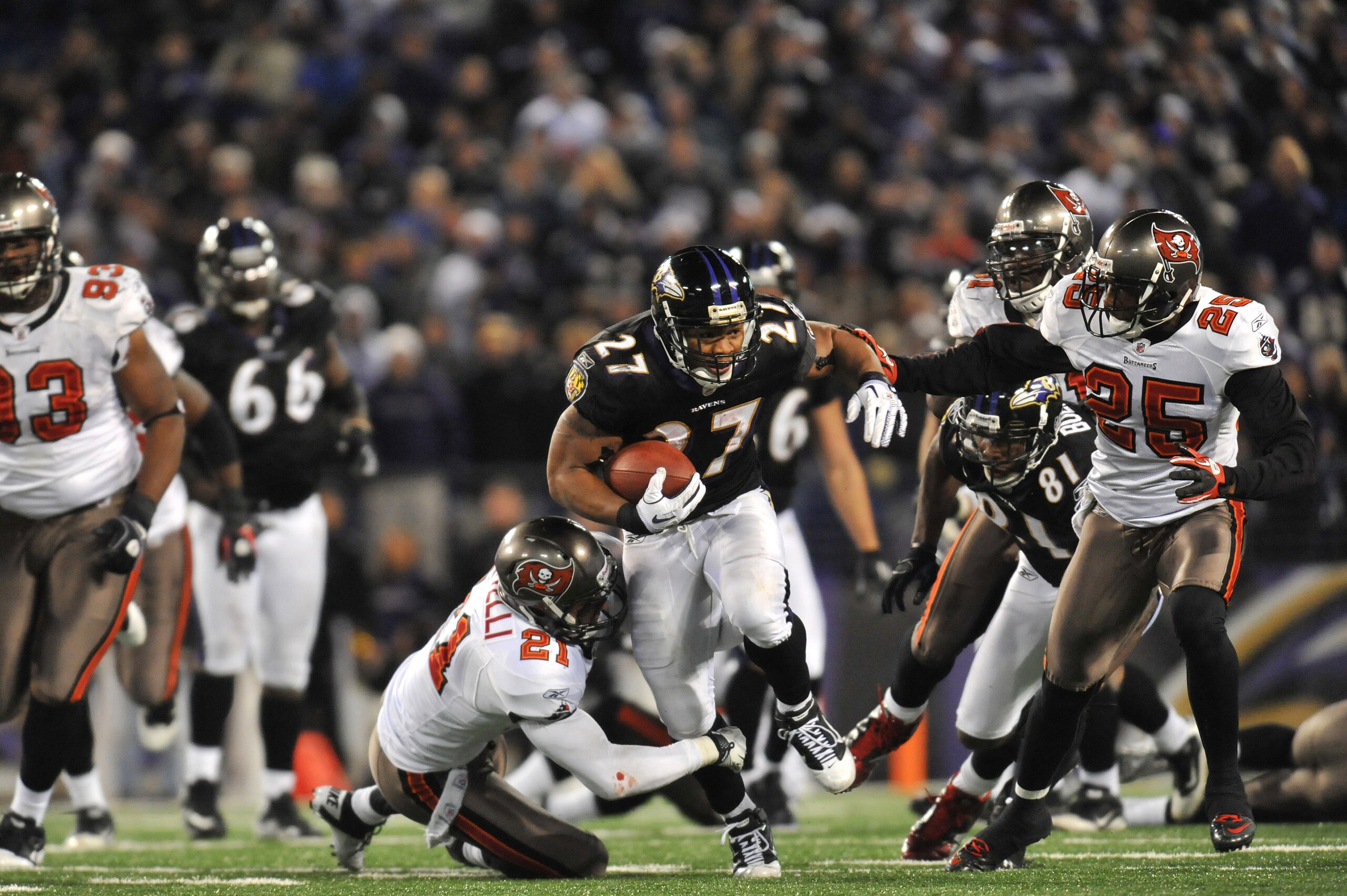BALTIMORE, MD - NOVEMBER 28:  Ray Rice #27 of the Baltimore Ravens runs the ball against the Tampa Bay Buccaneers at M&T Bank Stadium on November 28, 2010 in Baltimore, Maryland. The Ravens defeated the Buccaneers 17-10. (Photo by Larry French/Getty Image
