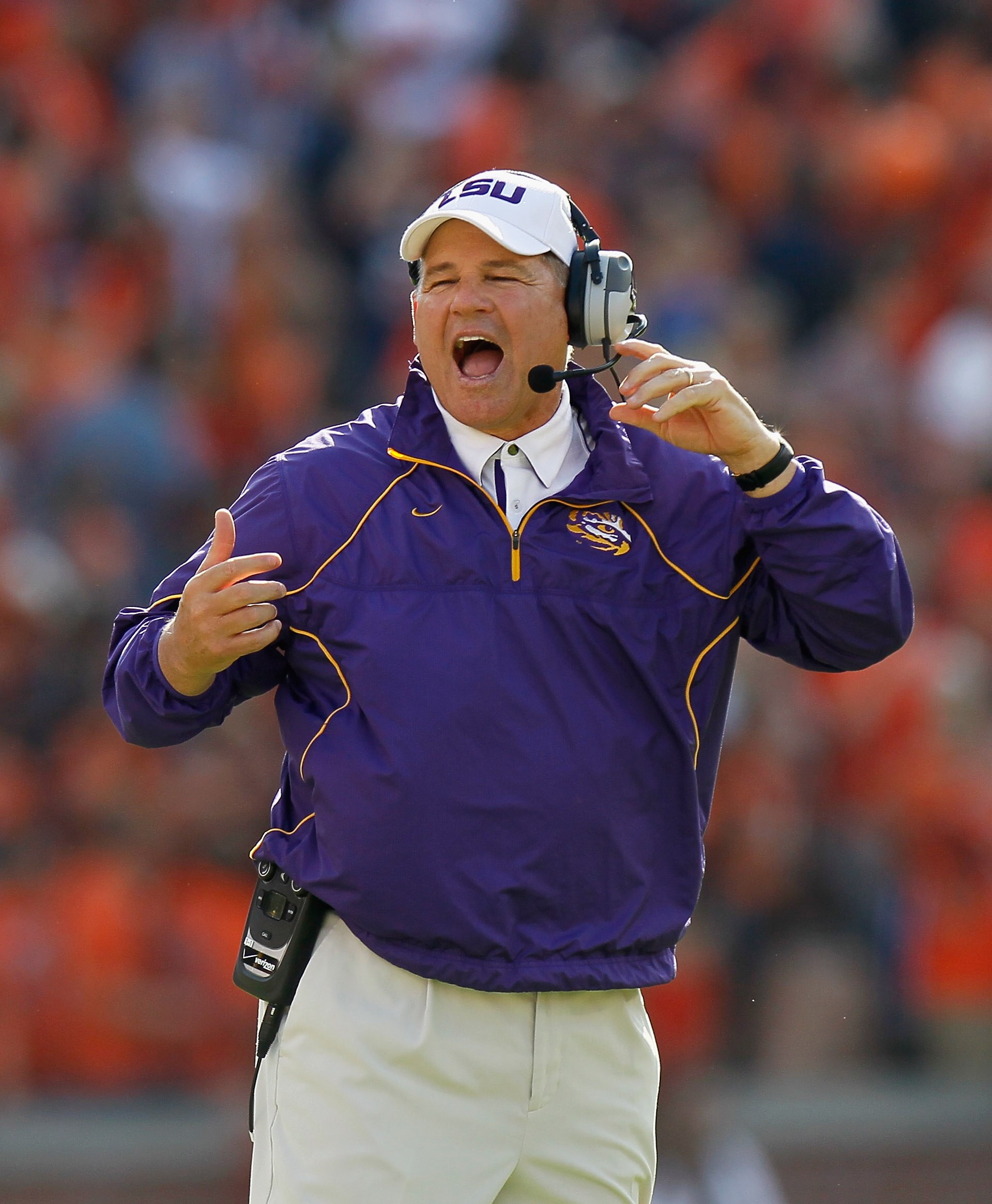 AUBURN, AL - OCTOBER 23:  Head coach Les Miles of the LSU Tigers against the Auburn Tigers at Jordan-Hare Stadium on October 23, 2010 in Auburn, Alabama.  (Photo by Kevin C. Cox/Getty Images)