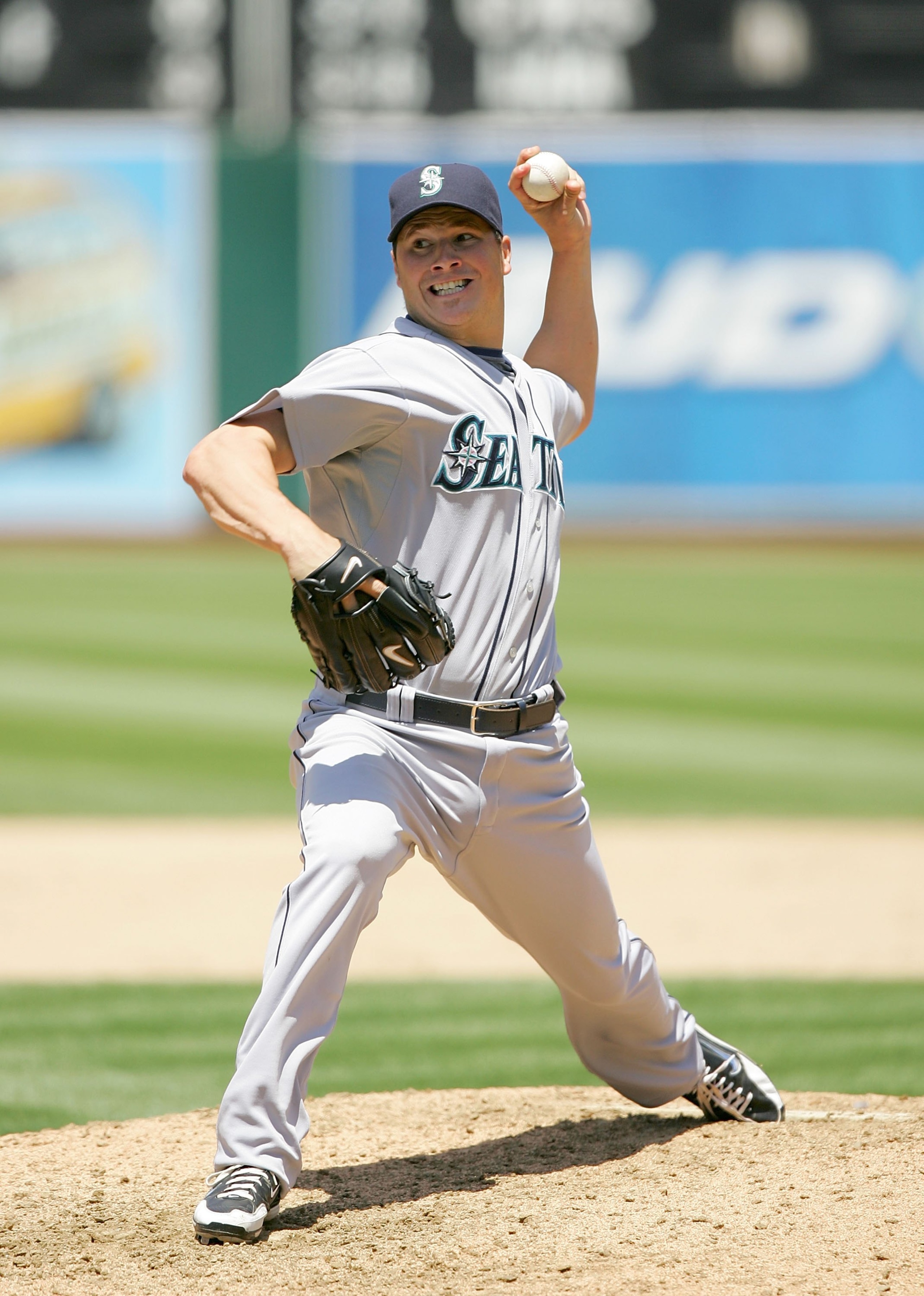 OAKLAND, CA - MAY 27: Erik Bedard #45 of the Seattle Mariners pitches against the Oakland Athletics at the Oakland Coliseum on May 27, 2009 in Oakland, California. (Photo by Ezra Shaw/Getty Images) OAKLAND, CA - MAY 27: Erik Bedard #45 of the Seattle Mariners pitches against the Oakland Athletics at the Oakland Coliseum on May 27, 2009 in Oakland, California. (Photo by Ezra Shaw/Getty Images)