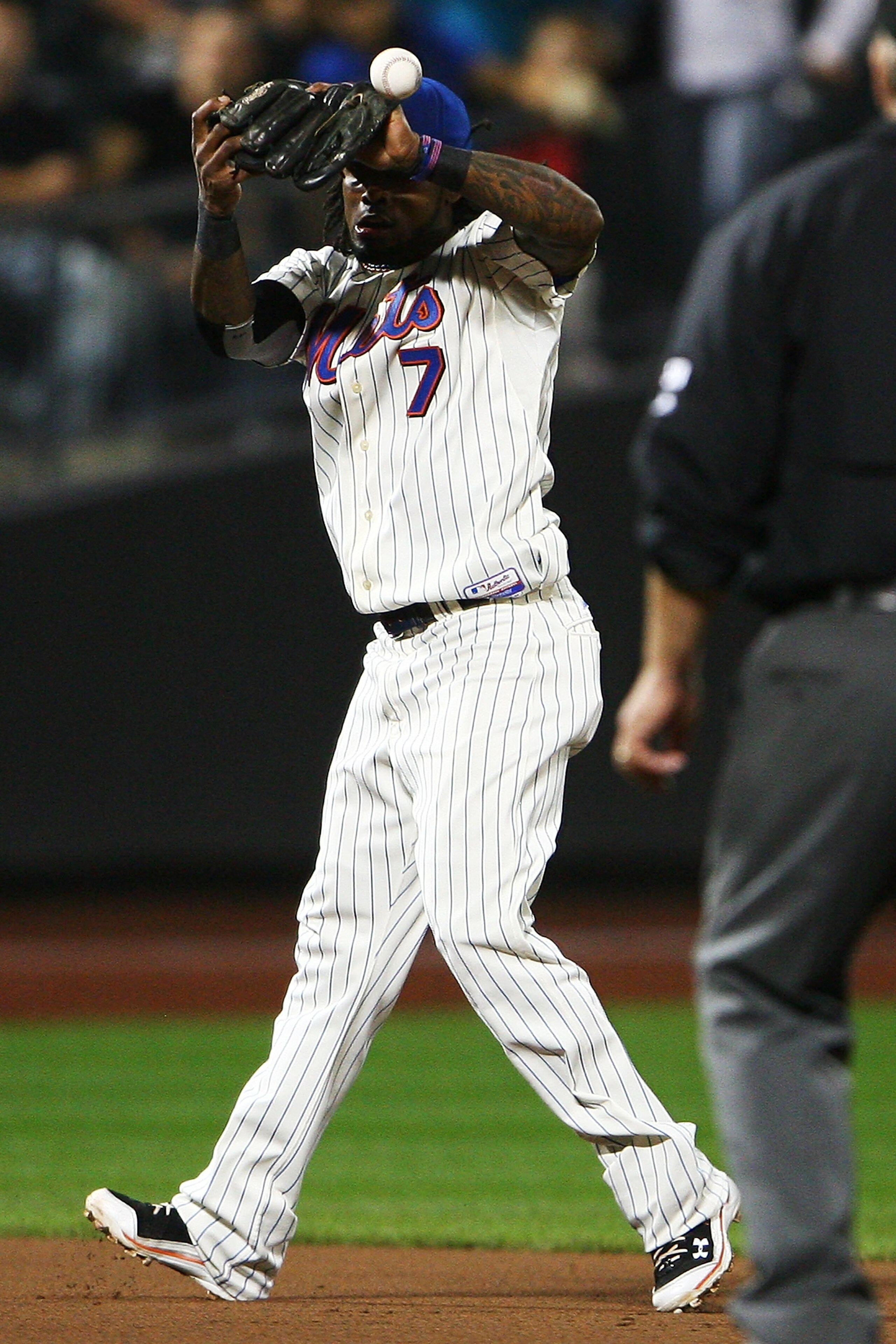 NEW YORK - SEPTEMBER 30: Jose Reyes #7 of the New York Mets drops a pop fly hit by Corey Hart of the Milwaukee Brewers in the fifth inning on September 30, 2010 at Citi Field in the Flushing neighborhood of the Queens borough of New York City. (Photo by NEW YORK - SEPTEMBER 30: Jose Reyes #7 of the New York Mets drops a pop fly hit by Corey Hart of the Milwaukee Brewers in the fifth inning on September 30, 2010 at Citi Field in the Flushing neighborhood of the Queens borough of New York City. (Photo by