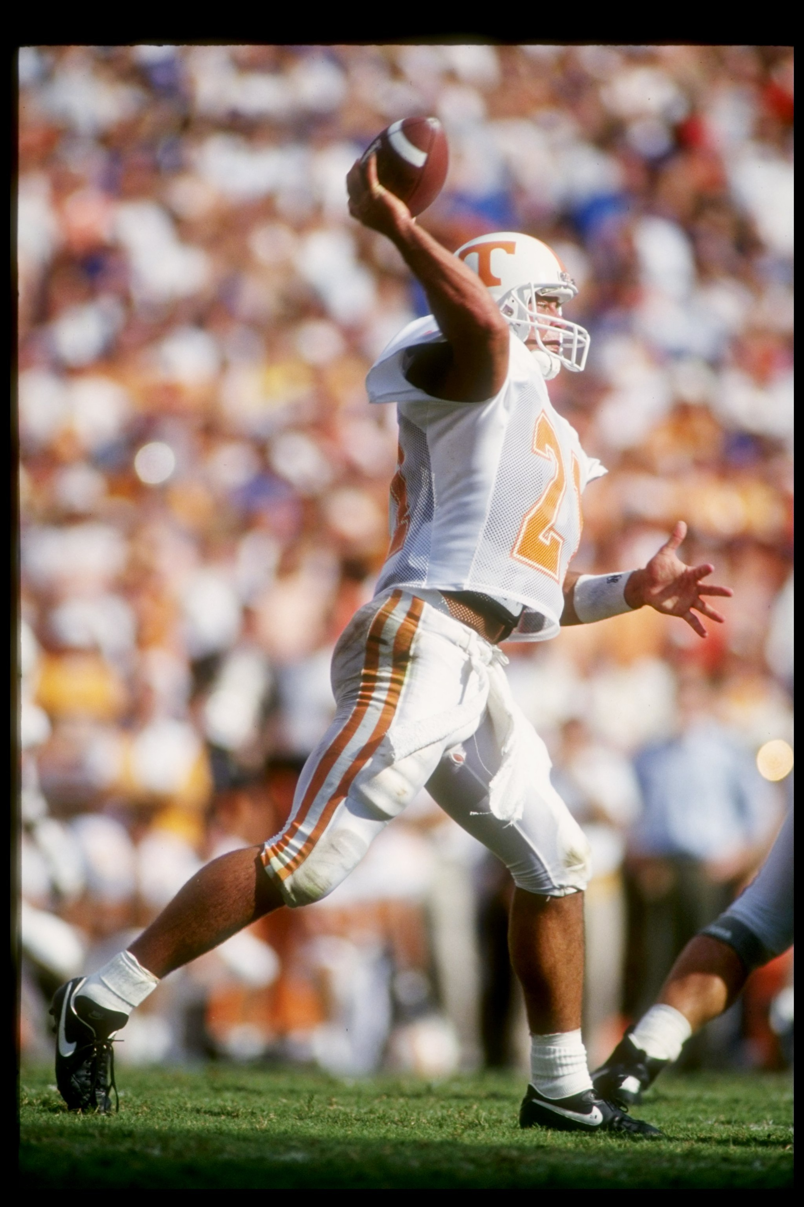 18 Sep 1993:  Quarterback Heath Shuler of the Tennessee Volunteers in action during a game against the Florida Gators.  The Florida Gators won the game 41-34.    Mandatory Credit: Scott Halleran  /Allsport