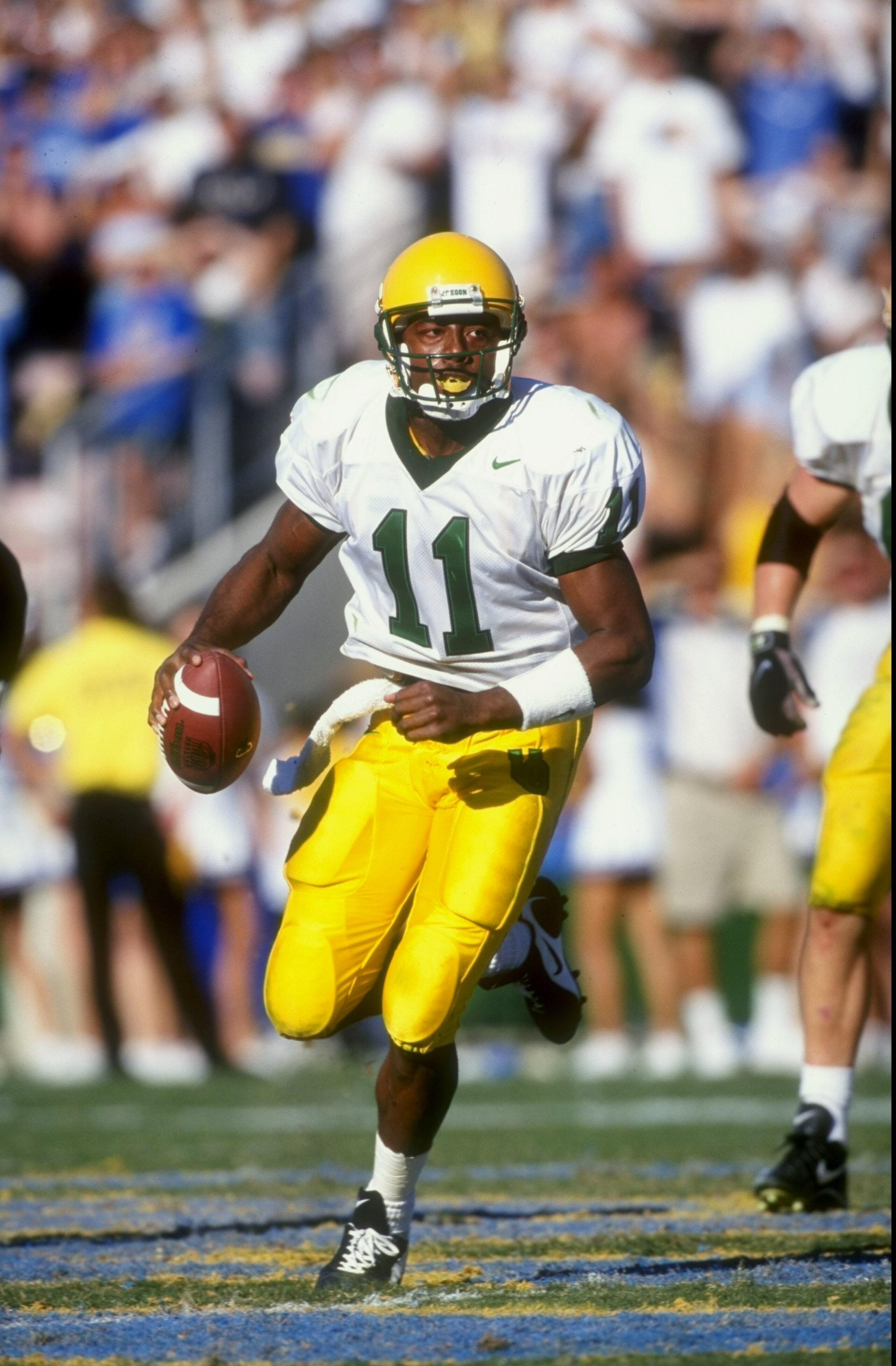 17 Oct 1998: Quarterback Akili Smith #11 of the Oregon Ducks runs during the game against the UCLA Bruins at the Rose Bowl in Pasadena, California. The UCLA defeated the Ducks 41-38. Mandatory Credit: Tom Hauck  /Allsport