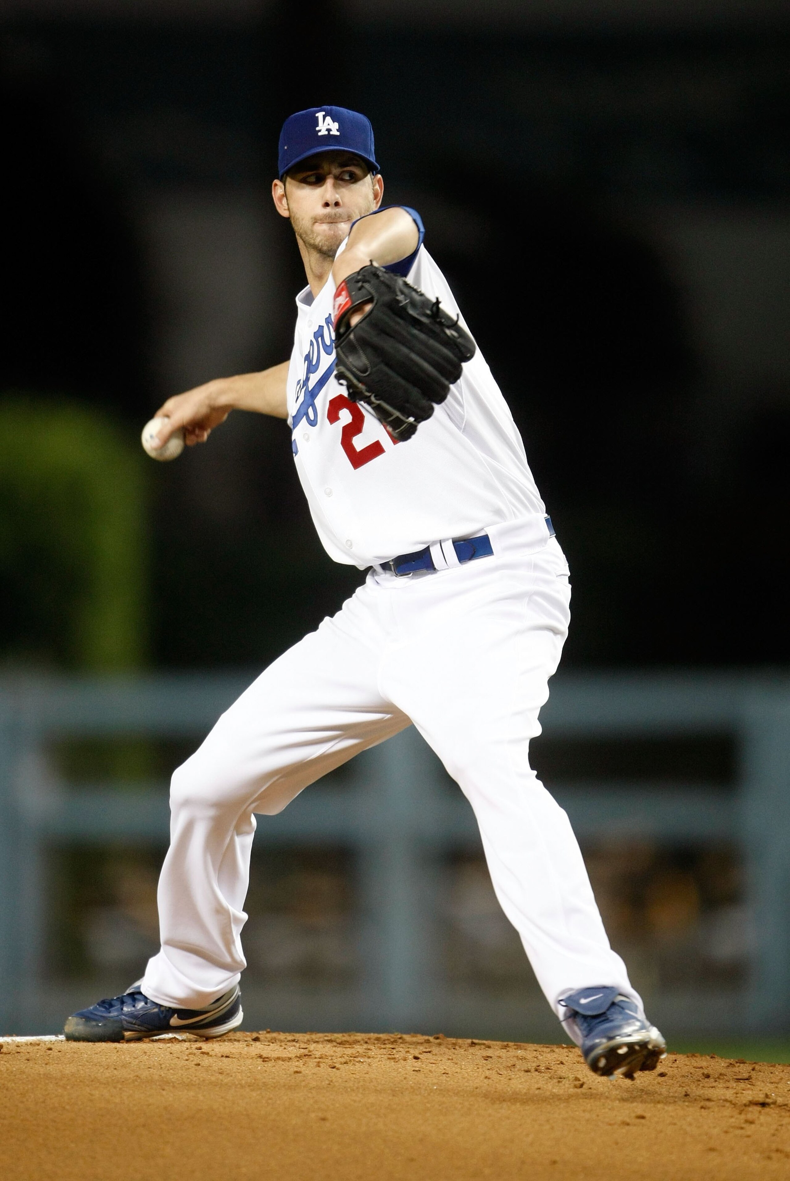 LOS ANGELES, CA - SEPTEMBER 14:  Jon Garland #21 of the Los Angeles Dodgers pitches against the Pittsburgh Pirates at Dodger Stadium on September 14, 2009 in Los Angeles, California.  (Photo by Jeff Gross/Getty Images)
