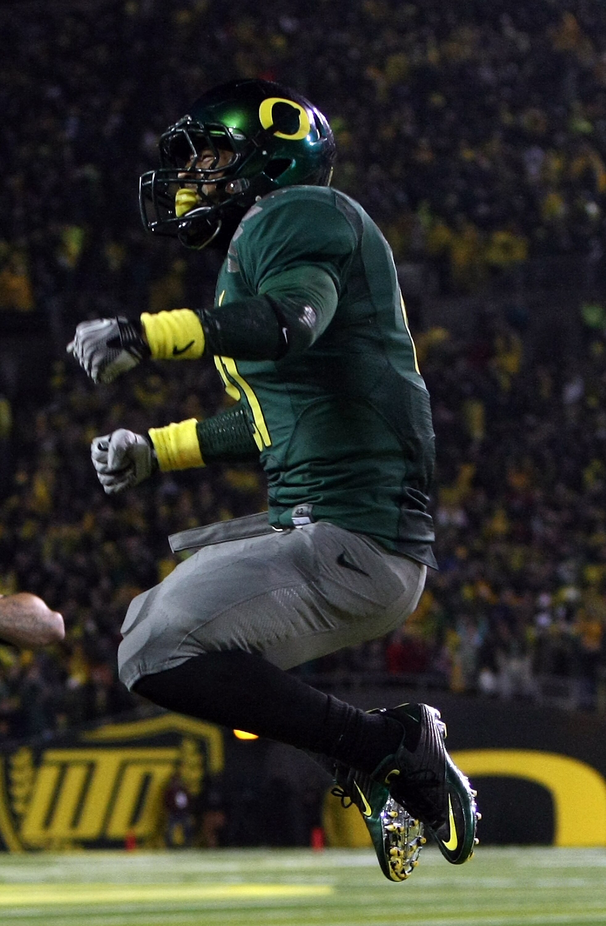 EUGENE, OR - NOVEMBER 26:  LaMichael James #21 of the Oregon Ducks celebrates a touchdown run against the Arizona Wildcats on November 26, 2010 at the Autzen Stadium in Eugene, Oregon.  (Photo by Jonathan Ferrey/Getty Images)