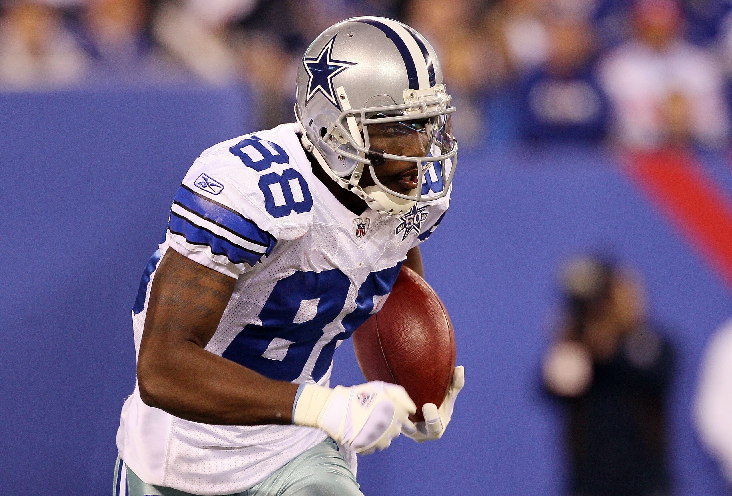 EAST RUTHERFORD, NJ - NOVEMBER 14: Dez Bryant #88 of the Dallas Cowboys runs the ball against the New York Giants on November 14, 2010 at the New Meadowlands Stadium in East Rutherford, New Jersey. (Photo by Jim McIsaac/Getty Images) EAST RUTHERFORD, NJ - NOVEMBER 14: Dez Bryant #88 of the Dallas Cowboys runs the ball against the New York Giants on November 14, 2010 at the New Meadowlands Stadium in East Rutherford, New Jersey. (Photo by Jim McIsaac/Getty Images)