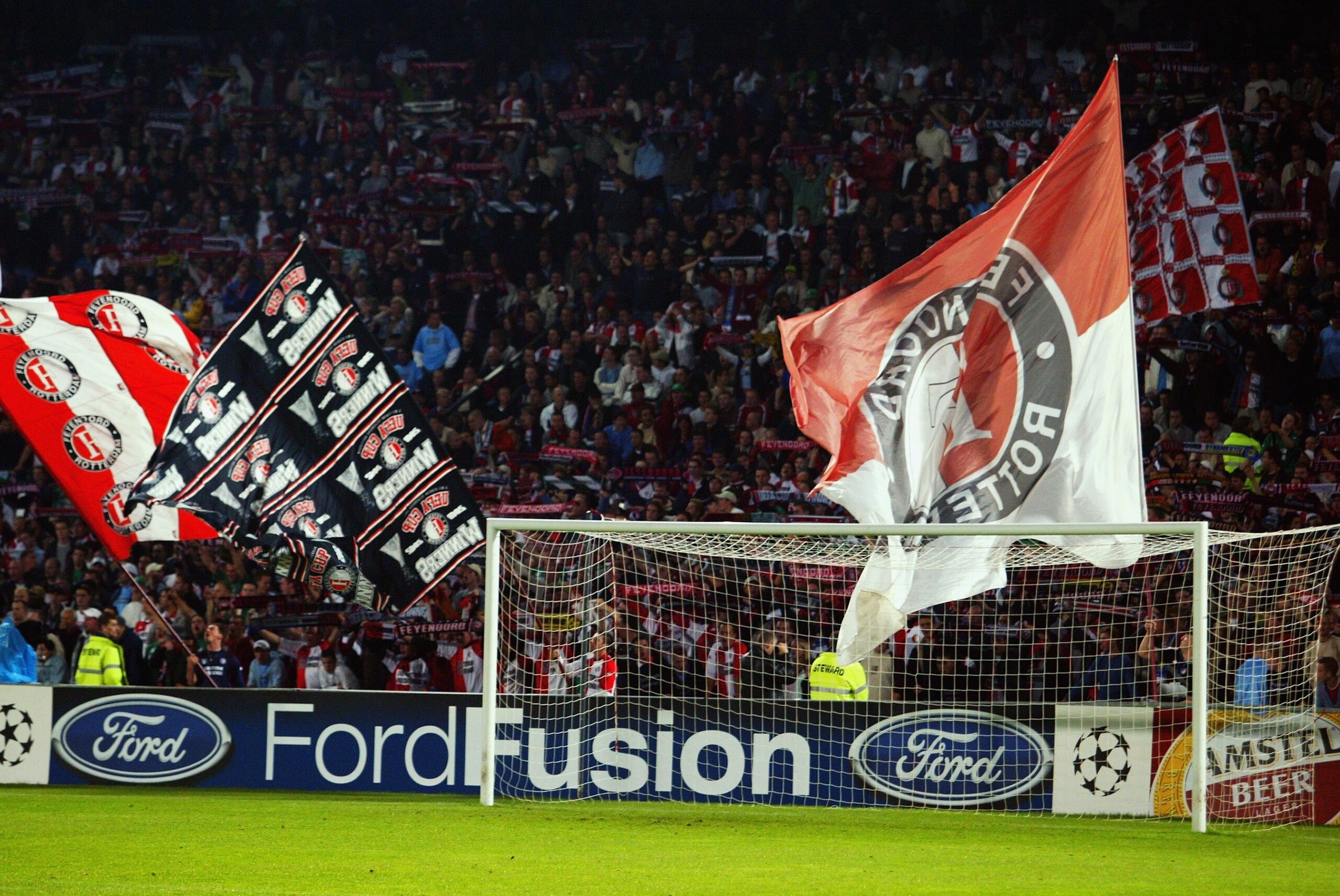 ROTTERDAM - OCTOBER 1:  Feyenoord fans during the UEFA Champions League Group E match between Feyenoord and FC Dynamo Kiev at the De Kuip Stadium in Rotterdam, The Netherlands on October 1, 2002. (Photo by Mike Hewitt/Getty Images) The match ended in a 0-