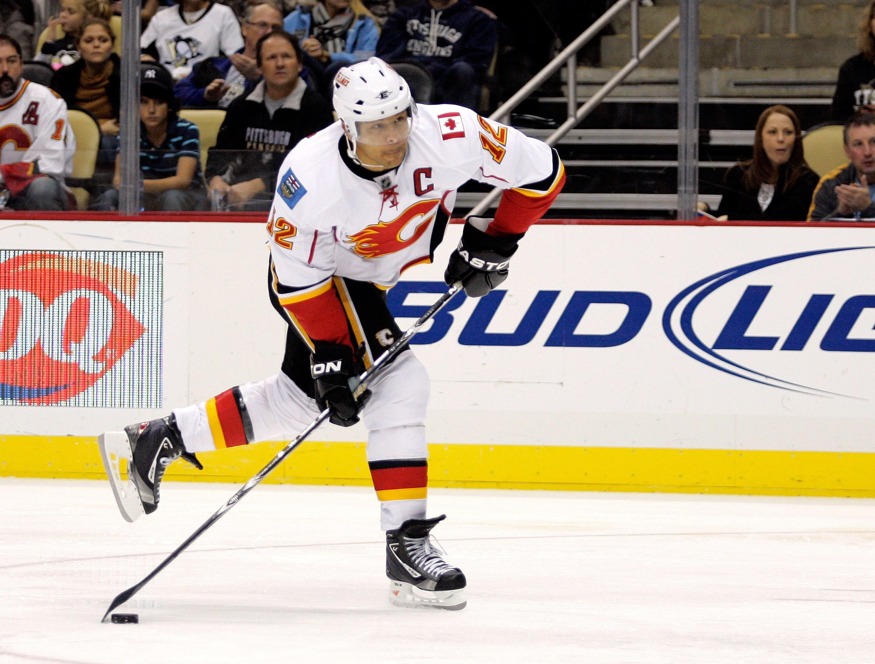 PITTSBURGH - NOVEMBER 27:  Jarome Iginla #12 of the Calgary Flames takes a shot on goal against the Pittsburgh Penguins at Consol Energy Center on November 27, 2010 in Pittsburgh, Pennsylvania.  (Photo by Justin K. Aller/Getty Images)