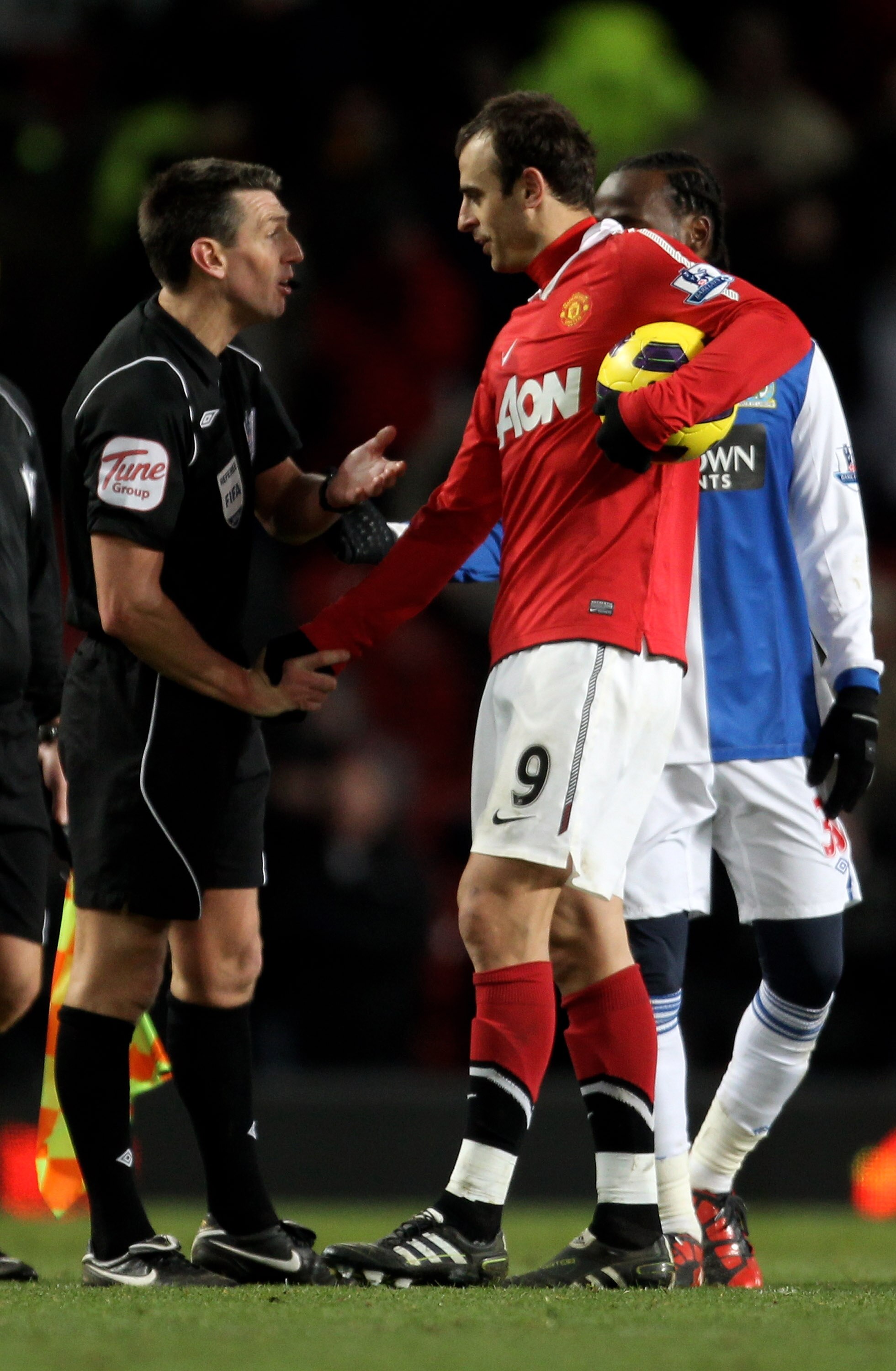 MANCHESTER, ENGLAND - NOVEMBER 27:  Dimitar Berbatov of Manchester United shakes hands with Referee Lee Probert at the end of the Barclays Premier League match between Manchester United and Blackburn Rovers at Old Trafford on November 27, 2010 in Manchest