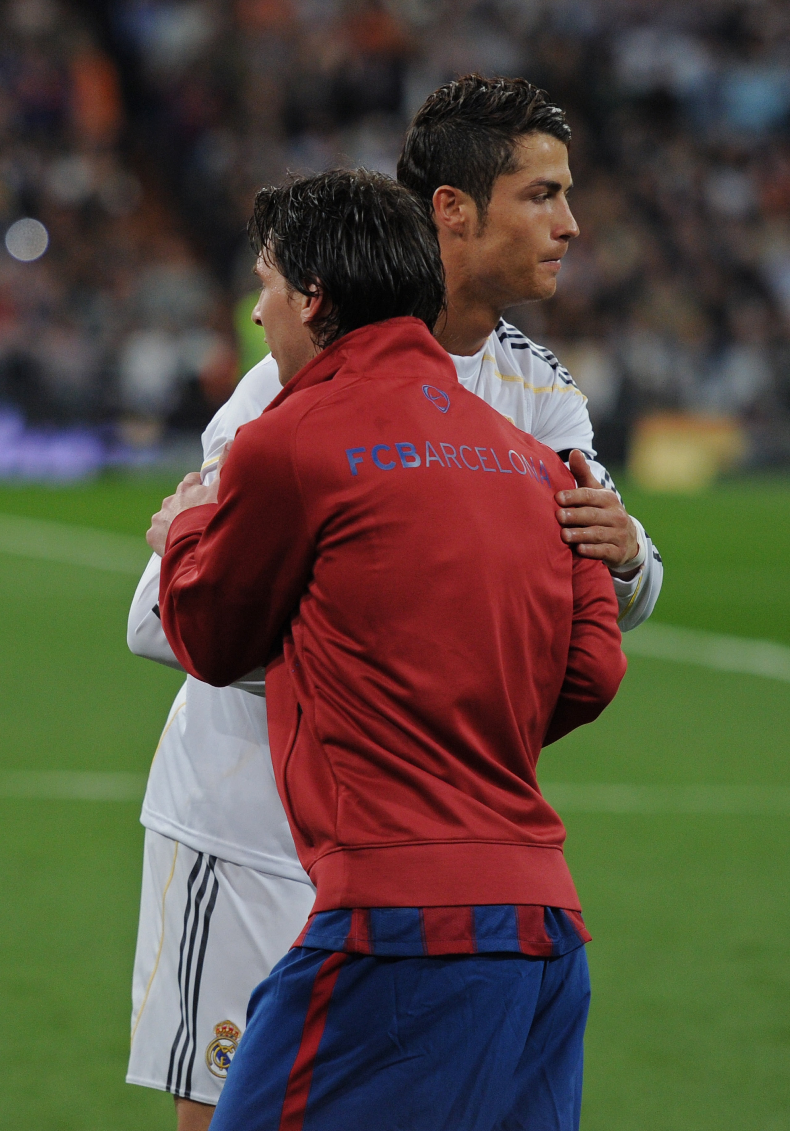 MADRID, SPAIN - APRIL 10:  Lionel Messi (L) of FC Barcelona greets Cristiano Ronaldo of Real Madrid prior to the start of the La Liga match between Real Madrid and Barcelona at the Estadio Santiago Bernabeu on April 10, 2010 in Madrid, Spain. Barcelona wo