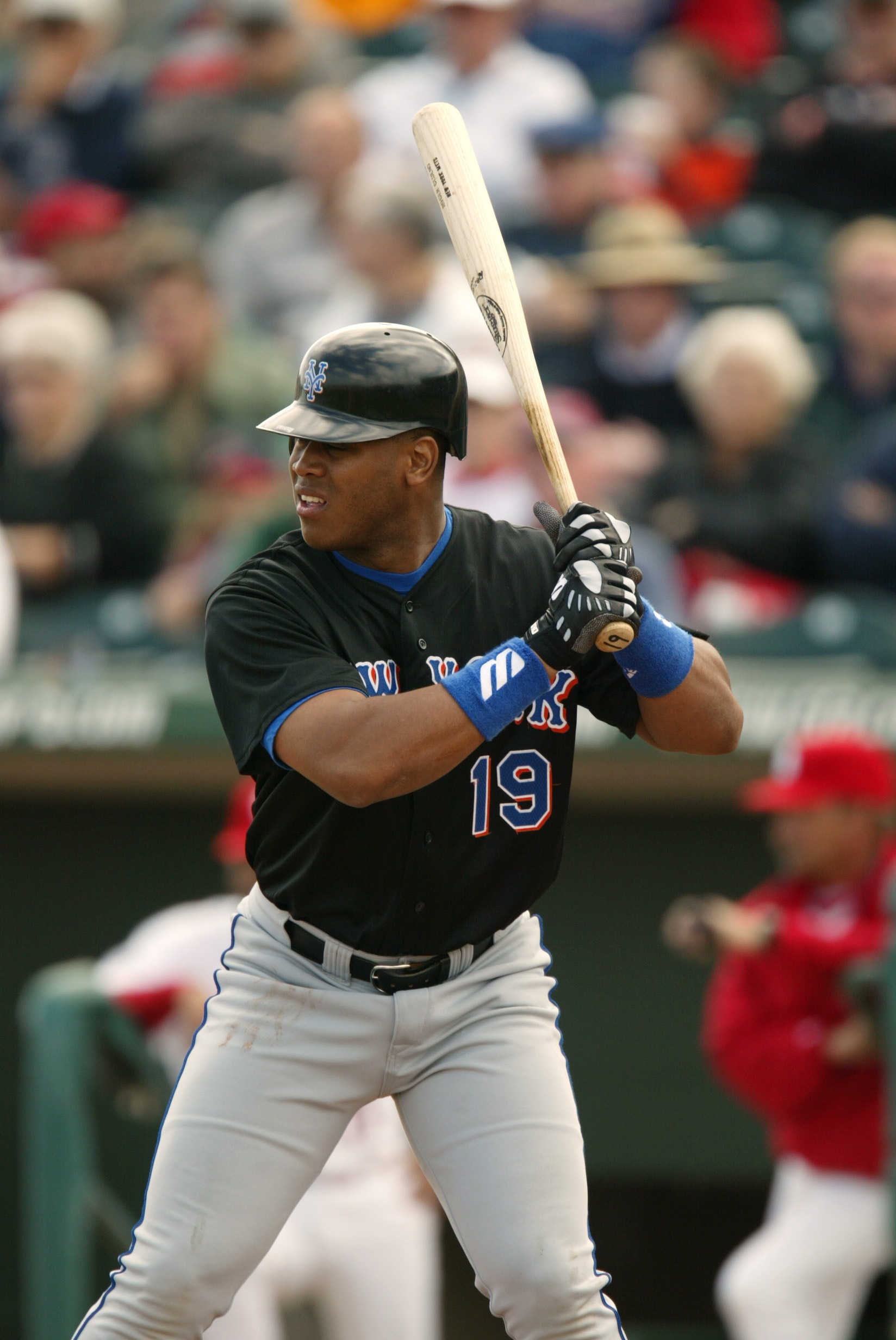 28 Feb 2002 : Roger Cedeno of the New York Mets during the Spring Training game against the St.Louis Cardinals at Roger Dean Stadium in Jupiter, Florida. The Cardinals won 5-2. DIGTAL IMAGE. Mandatory Credit: Eliot Schechter/Getty Images