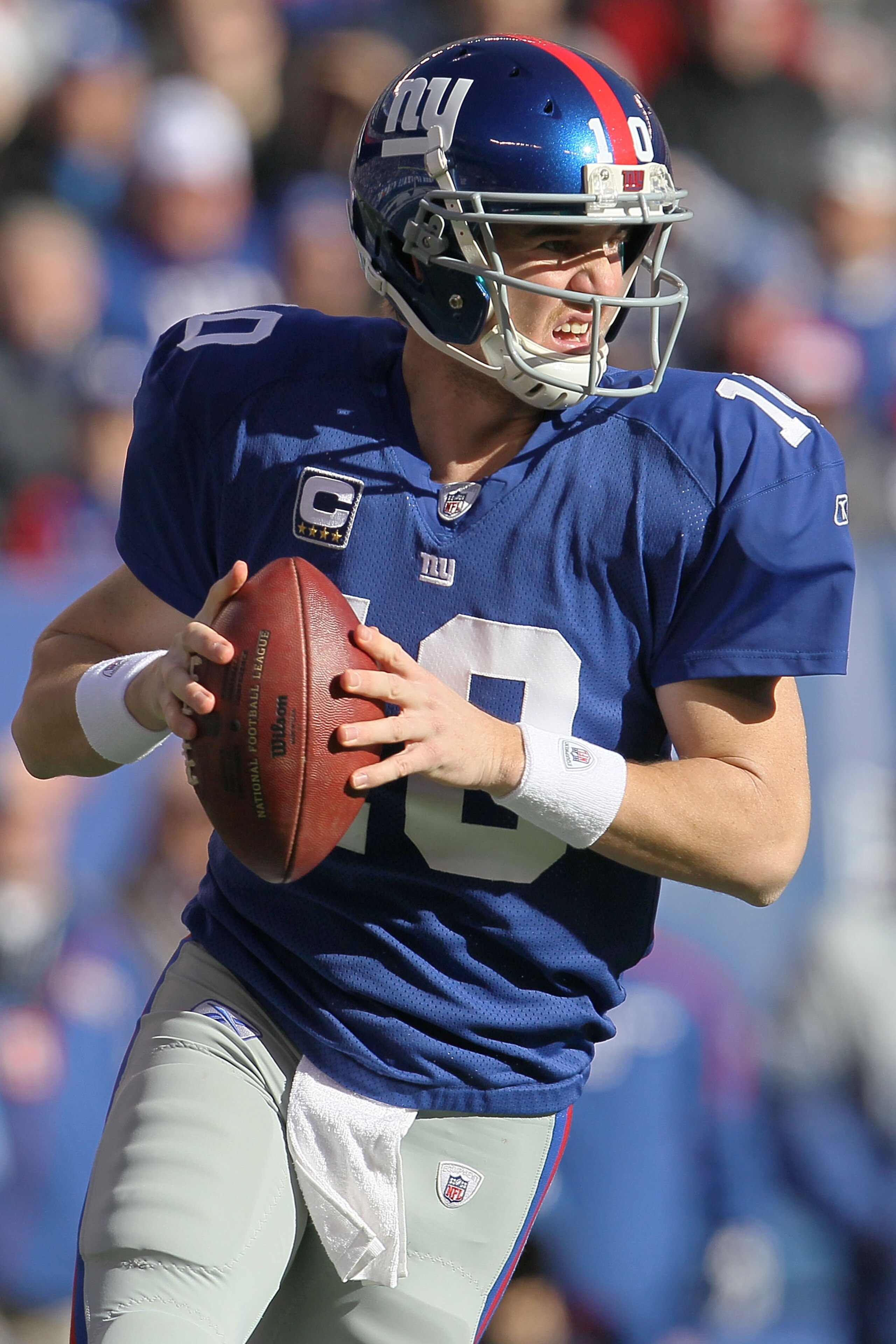 EAST RUTHERFORD, NJ - NOVEMBER 28:  Eli Manning #10 of the New York Giants throws a pass against the Jacksonville Jaguars at New Meadowlands Stadium on November 28, 2010 in East Rutherford, New Jersey.  (Photo by Chris McGrath/Getty Images)