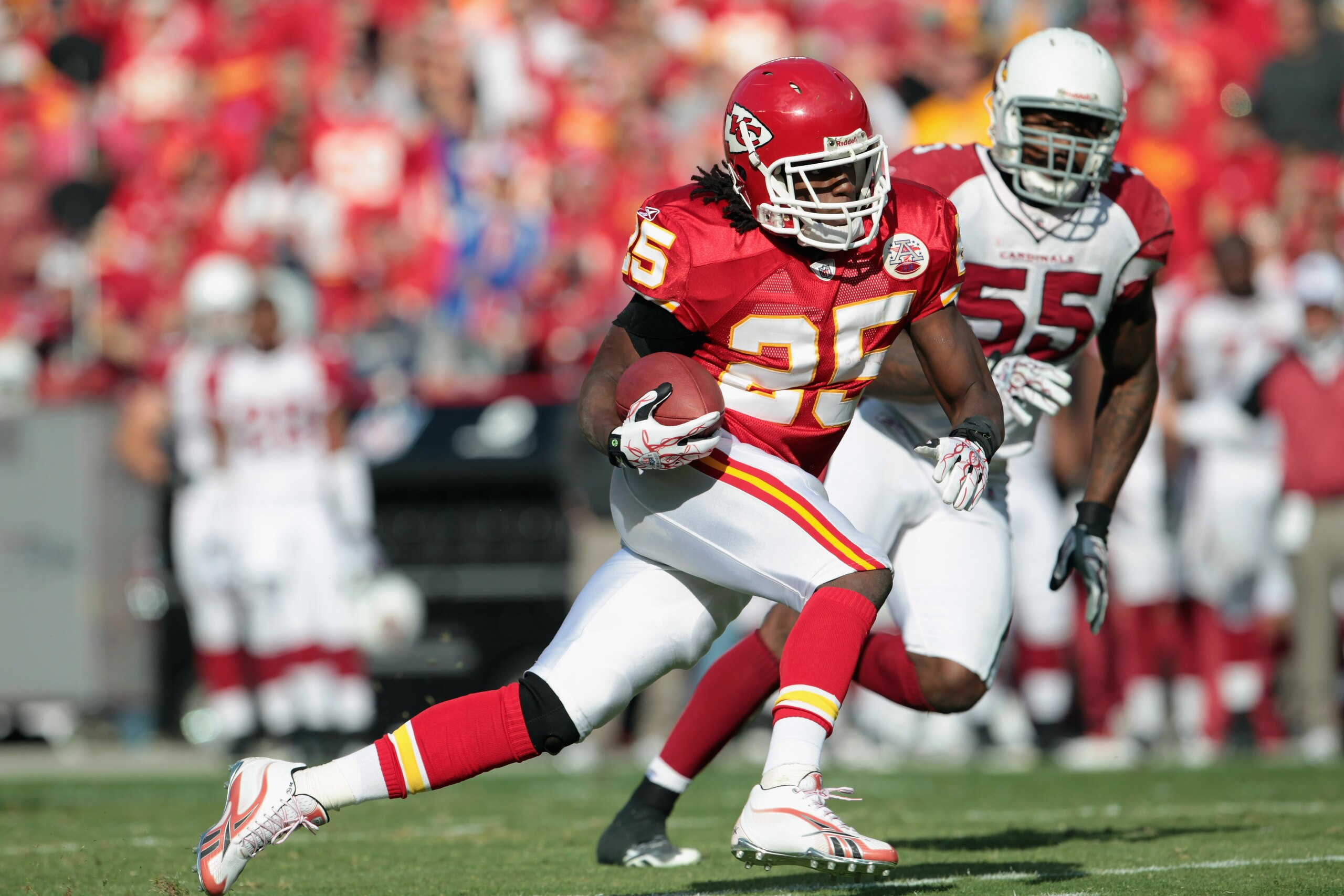 KANSAS CITY, MO - NOVEMBER 21: Jamaal Charles #25 of the Kansas City Chiefs carries the ball as Joey Porter #55 of the Arizona Cardinals defends during the game against on November 21, 2010 at Arrowhead Stadium in Kansas City, Missouri. (Photo by Jamie KANSAS CITY, MO - NOVEMBER 21: Jamaal Charles #25 of the Kansas City Chiefs carries the ball as Joey Porter #55 of the Arizona Cardinals defends during the game against on November 21, 2010 at Arrowhead Stadium in Kansas City, Missouri. (Photo by Jamie