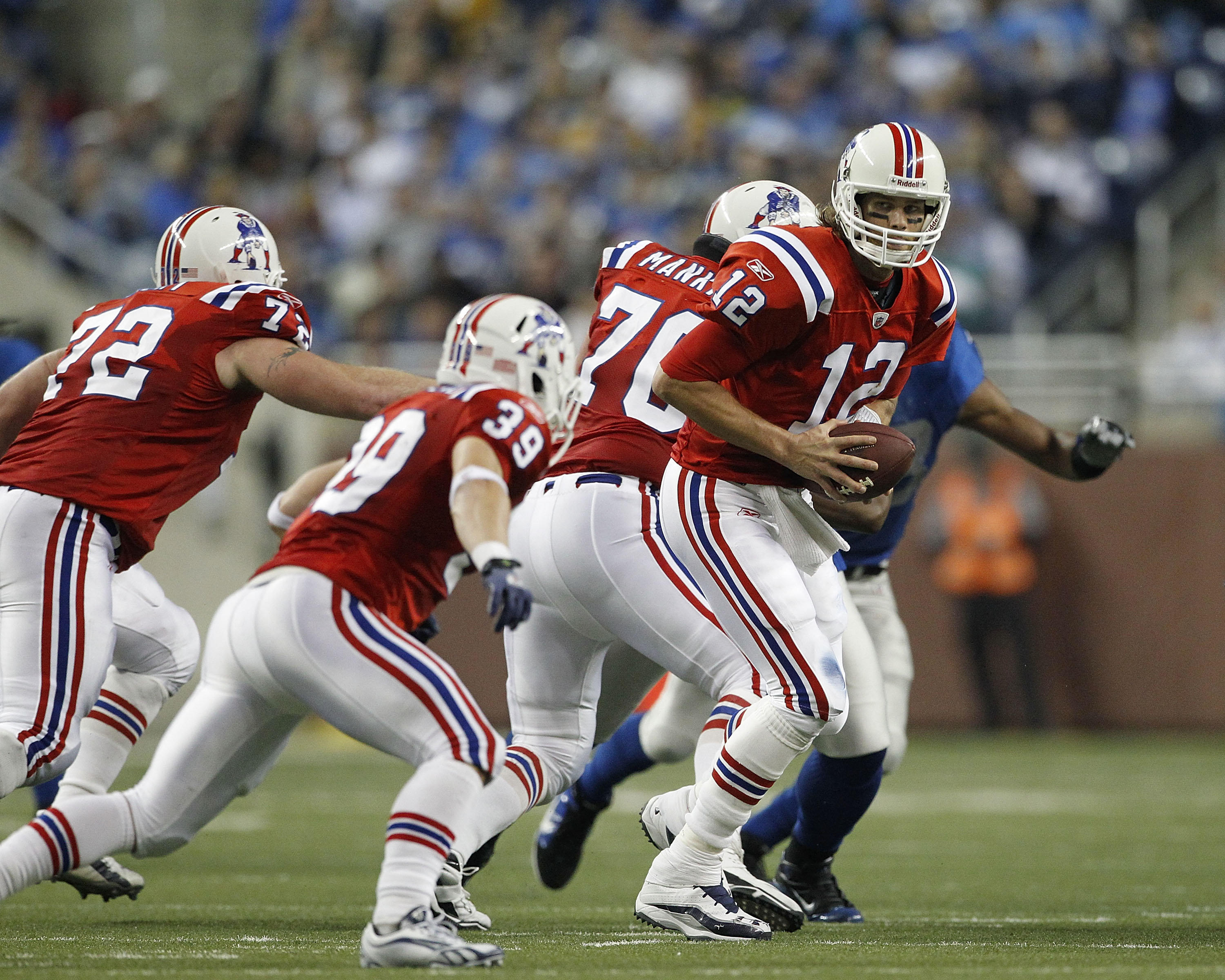 DETROIT - NOVEMBER 25:  Tom Brady #12 of the New England Patriots hands the ball off to Danny Woodhead #39 during the game against the Detroit Lions at Ford Field on November 25, 2010 in Detroit, Michigan. New England defeated Detroit 45-24.  (Photo by Le