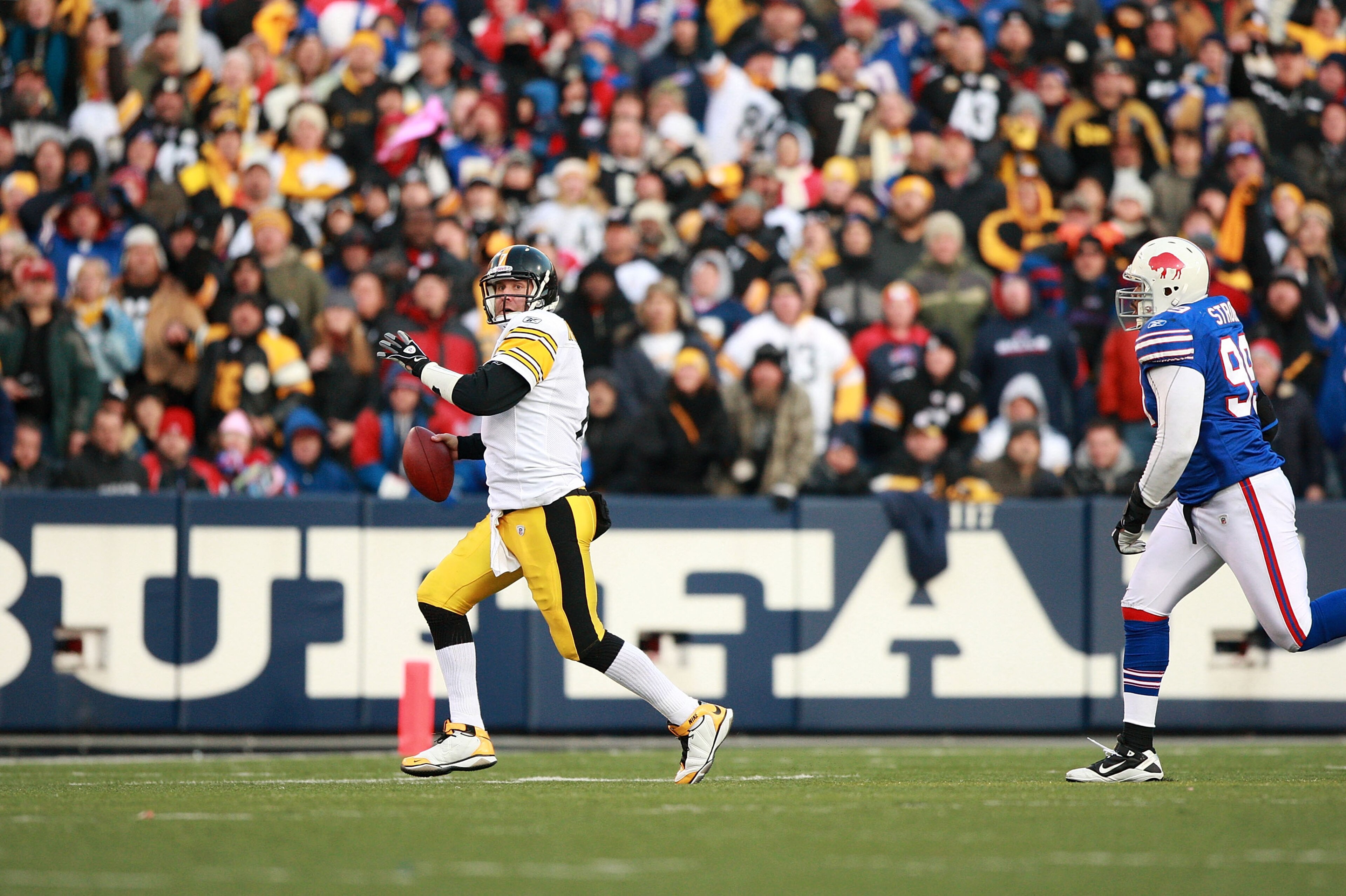 ORCHARD PARK, NY - NOVEMBER 28:  Ben Roethlisberger #7 of the Pittsburgh Steelers scrambles during the game against the Buffalo Bills at Ralph Wilson Stadium on November 28, 2010 in Orchard Park, New York.  (Photo by Karl Walter/Getty Images)