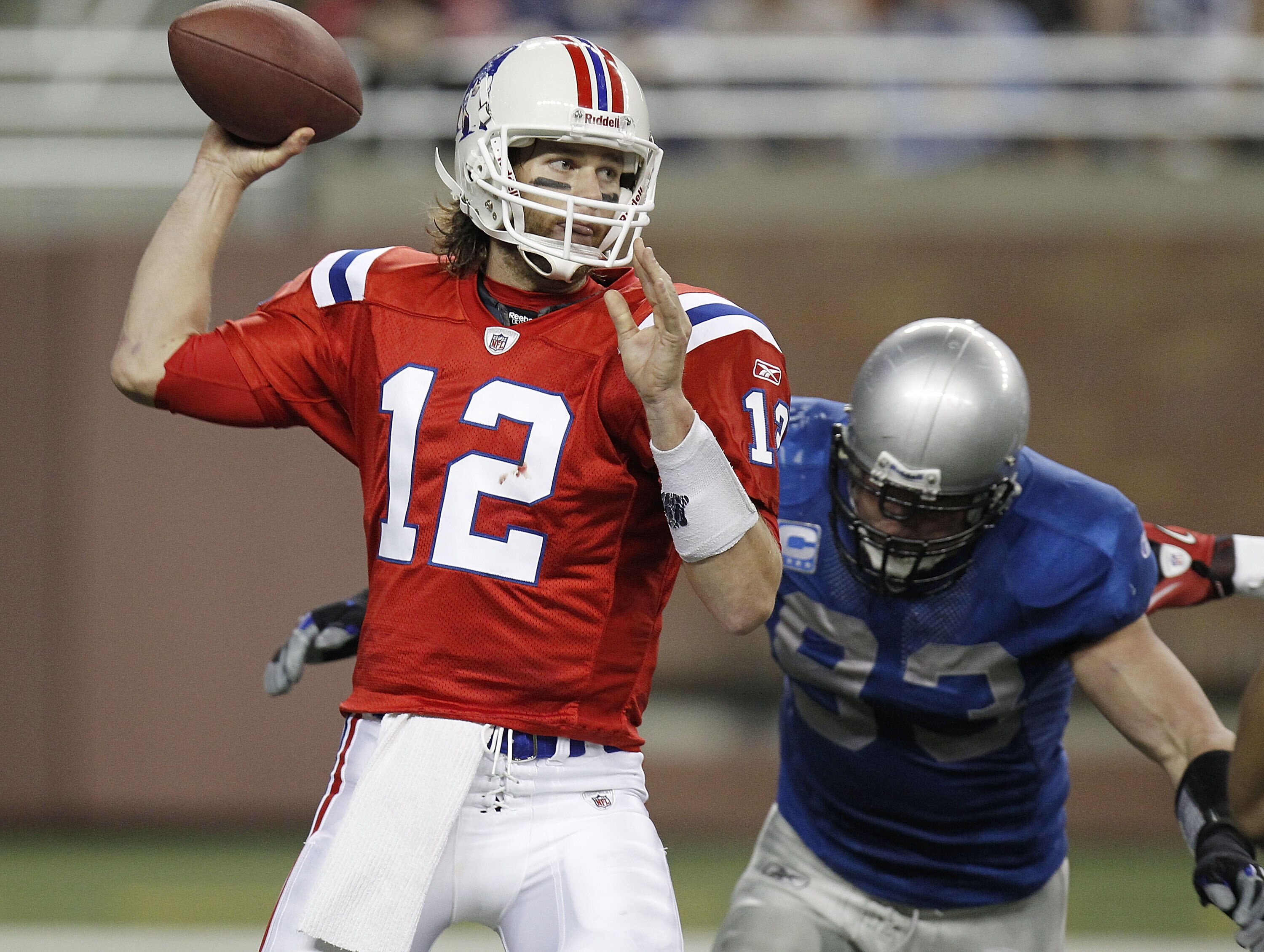 DETROIT - NOVEMBER 25: Tom Brady #12 of the New England Patriots gets a second quarter pass off in front of Kyle Vanden Bosch #93 of the Detroit Lions on November 25, 2010 at Ford Field in Detroit, Michigan.  (Photo by Gregory Shamus/Getty Images)