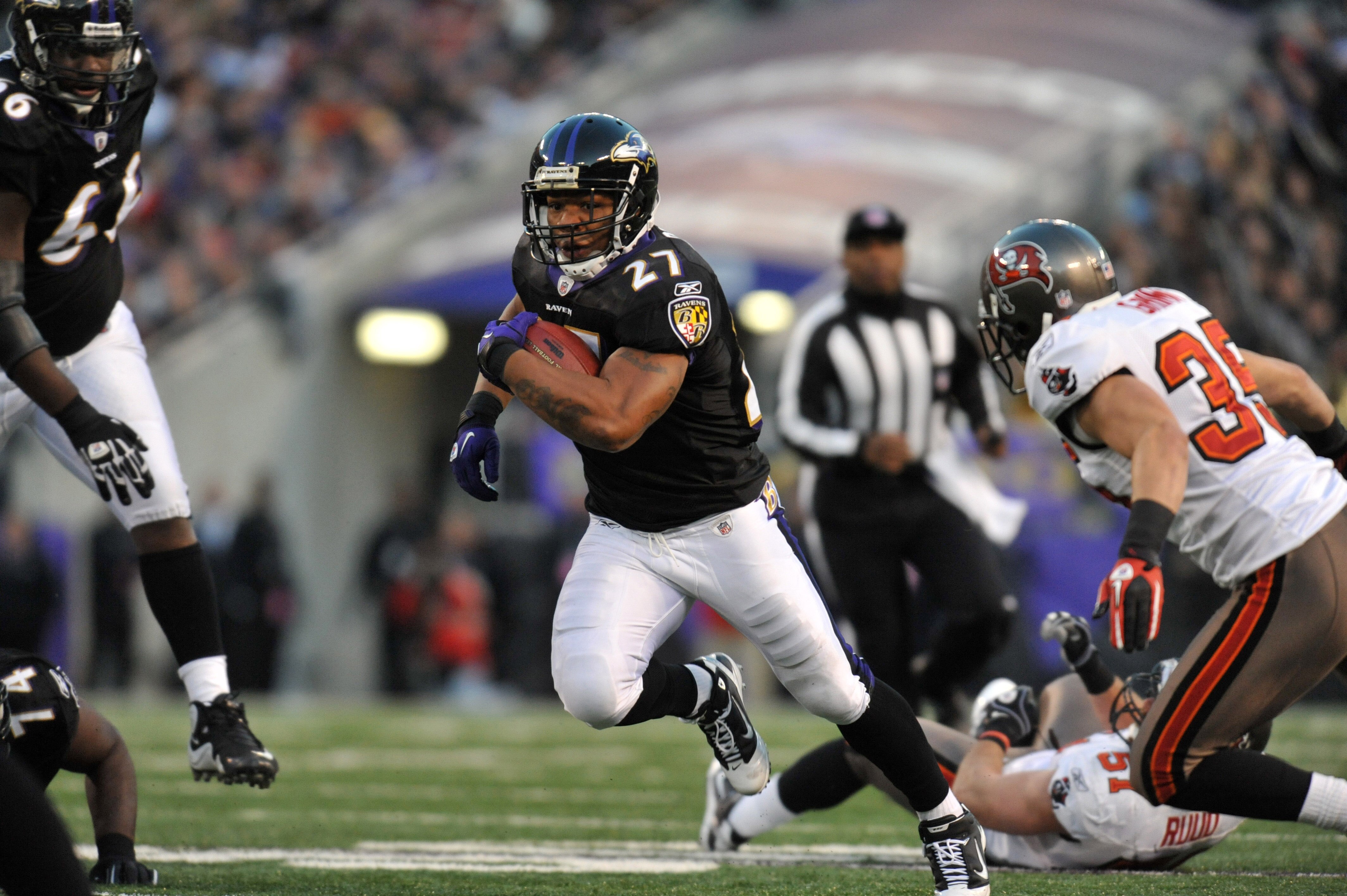 BALTIMORE, MD - NOVEMBER 28:  Ray Rice #27 of the Baltimore Ravens runs the ball against the Tampa Bay Buccaneers at M&T Bank Stadium on November 28, 2010 in Baltimore, Maryland. The Ravens lead the Buccaneers at the half 17-3. (Photo by Larry French/Gett