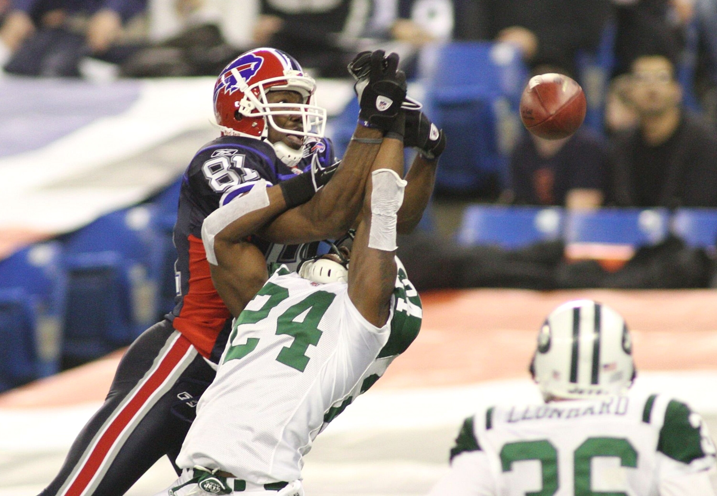 TORONTO - DECEMBER 3: Darrelle Revis #24 of the New York Jets breaks up a pass intended for Terrell Owens #81 of the Buffalo Bills at Rogers Centre on December 3, 2009 in Toronto, Canada.  (Photo by Rick Stewart/Getty Images)