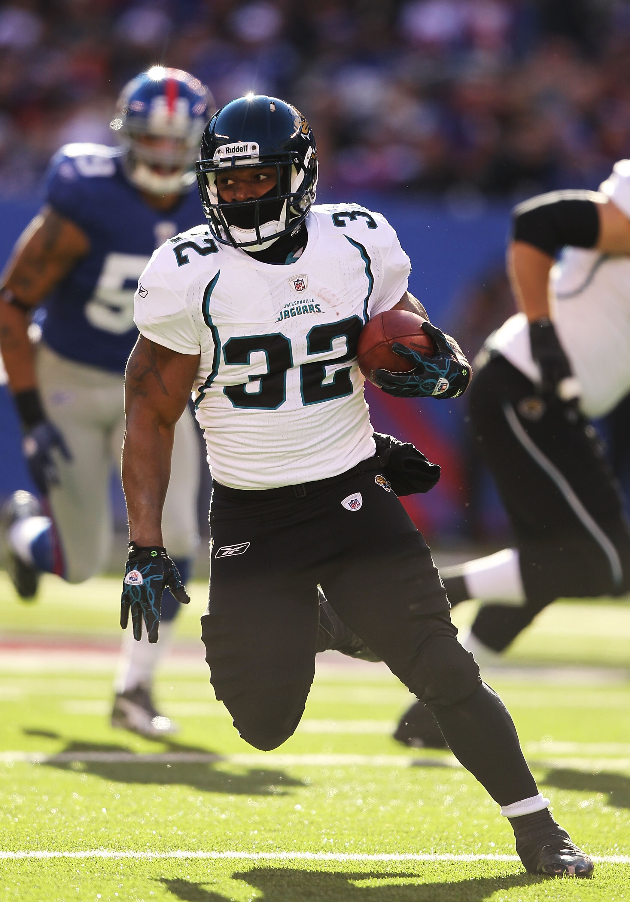 EAST RUTHERFORD, NJ - NOVEMBER 28:  Maurice Jones Drew #32 of the Jacksonville Jaguars carries the ball against  the New York Giants during their game on November 28, 2010 at The New Meadowlands Stadium in East Rutherford, New Jersey.  (Photo by Al Bello/