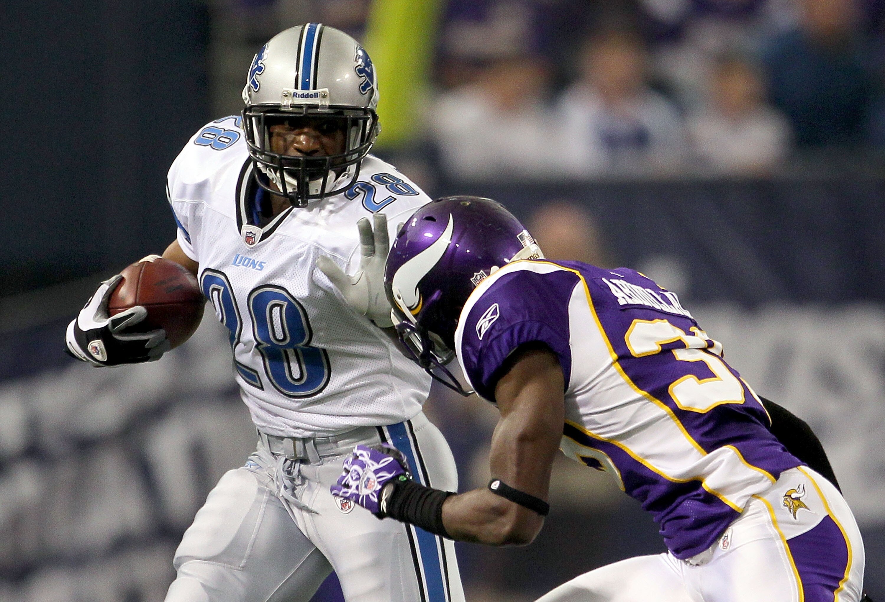 MINNEAPOLIS - SEPTEMBER 26:  Running back Maurice Morris #28 of the Detroit Lions carries the ball against the Minnesota Vikings at Mall of America Field on September 26, 2010 in Minneapolis, Minnesota. The Vikings defeated the Lions 24-10.  (Photo by Jef